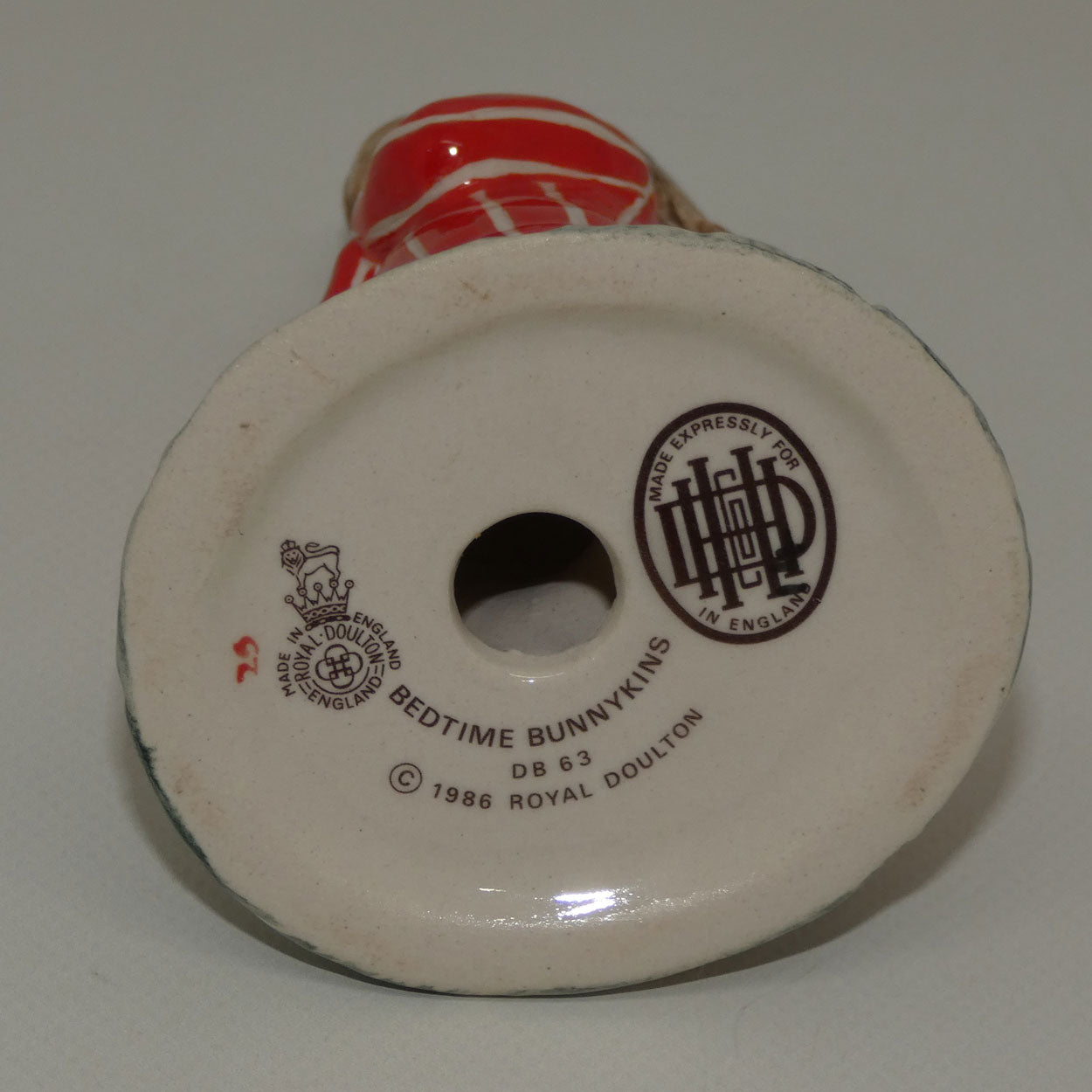 db63-royal-doulton-bunnykins-bedtime-red-white