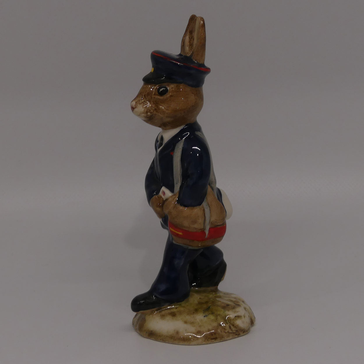 db076-royal-doulton-bunnykins-postman-no-box