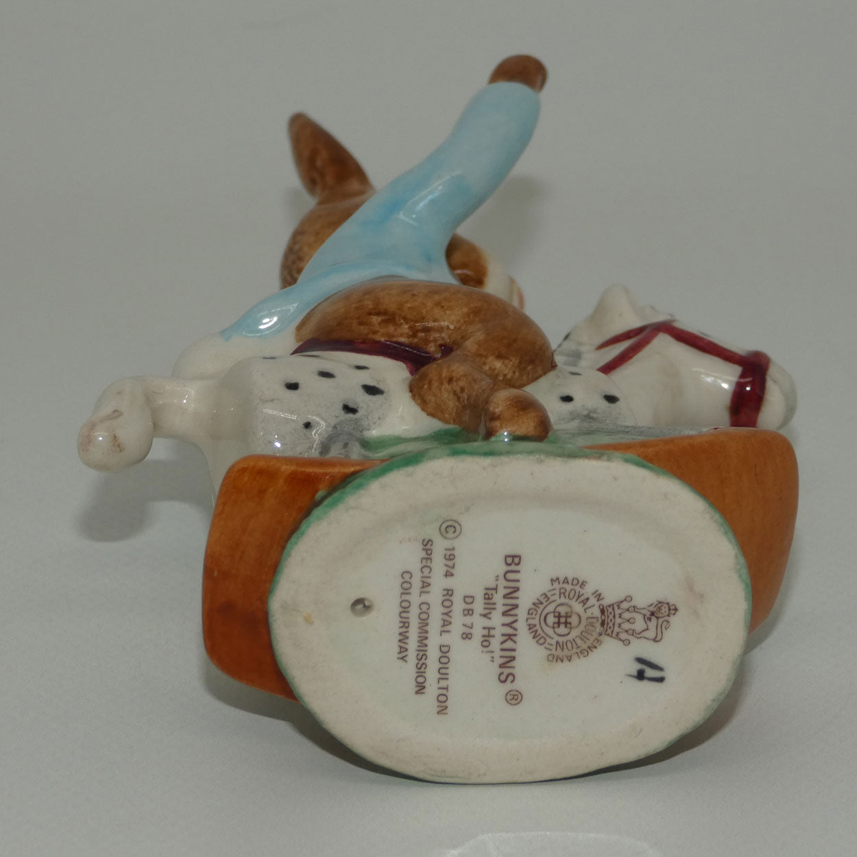 db078-royal-doulton-bunnykins-tally-ho