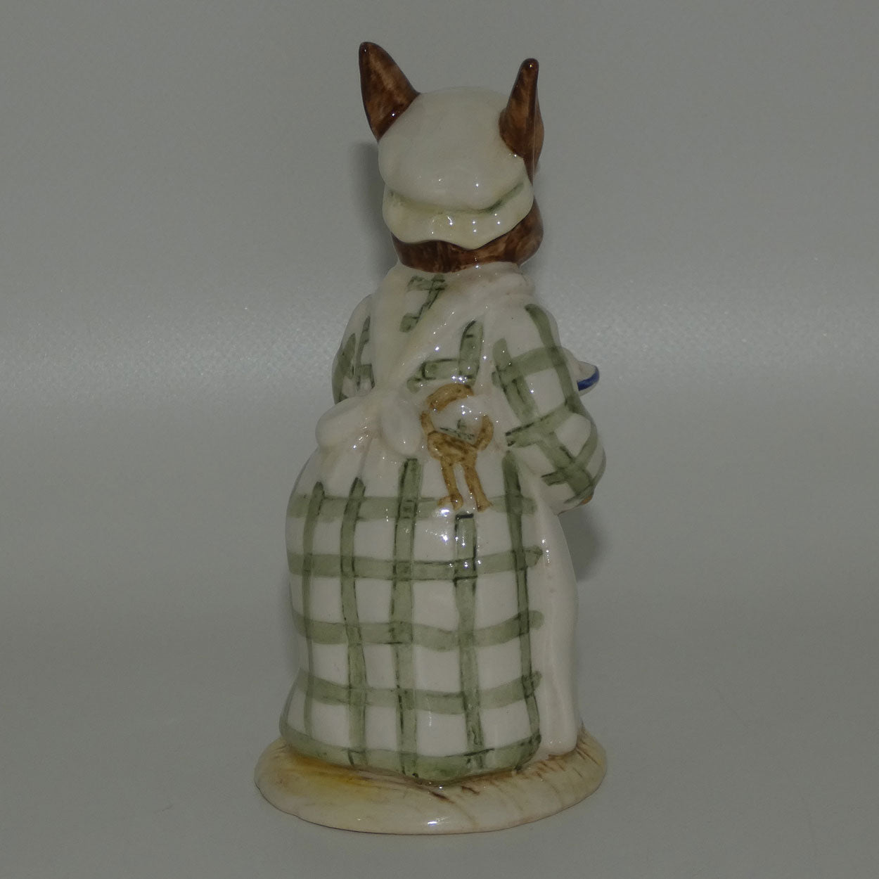 db85-royal-doulton-bunnykins-cook