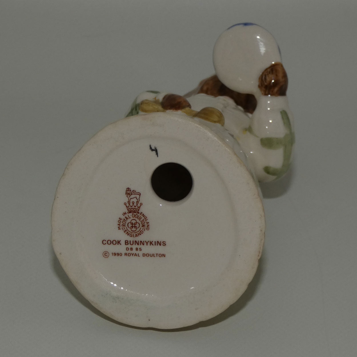 db85-royal-doulton-bunnykins-cook