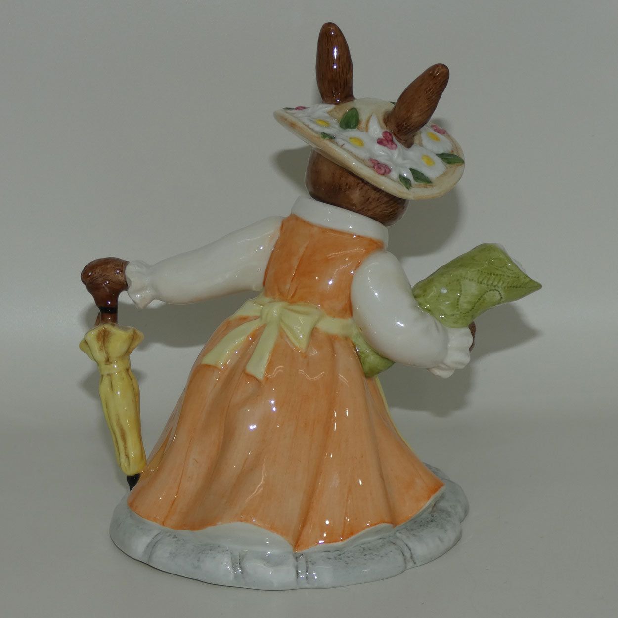 dbd2-royal-doulton-bunnykins-lady-of-the-manor-teapot-country-manor