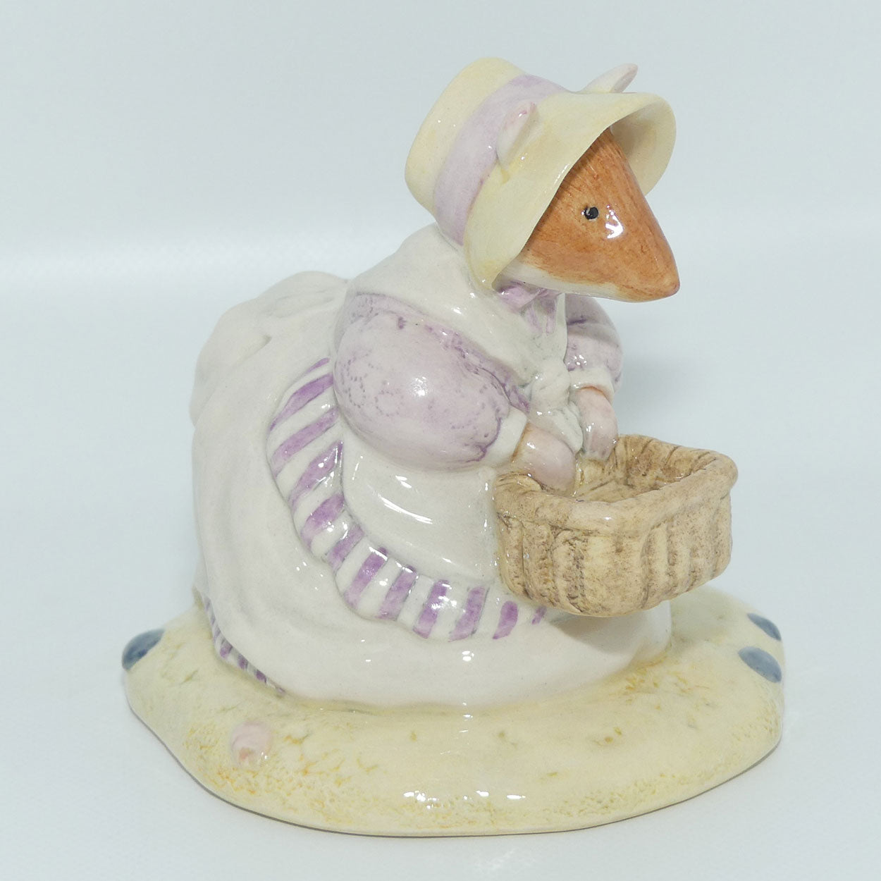 DBH40 Royal Doulton Brambly Hedge figure | Mrs Saltapple