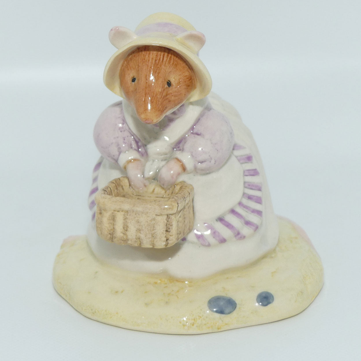 DBH40 Royal Doulton Brambly Hedge figure | Mrs Saltapple