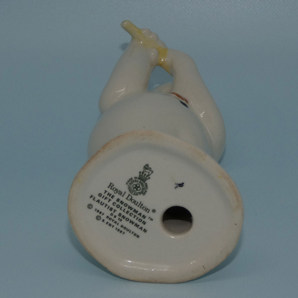 ds10-royal-doulton-snowman-figure-flautist-snowman