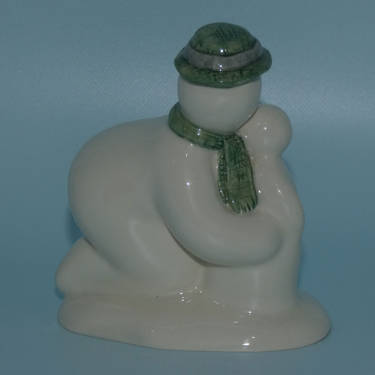 ds23-royal-doulton-snowman-figure-building-the-snowman