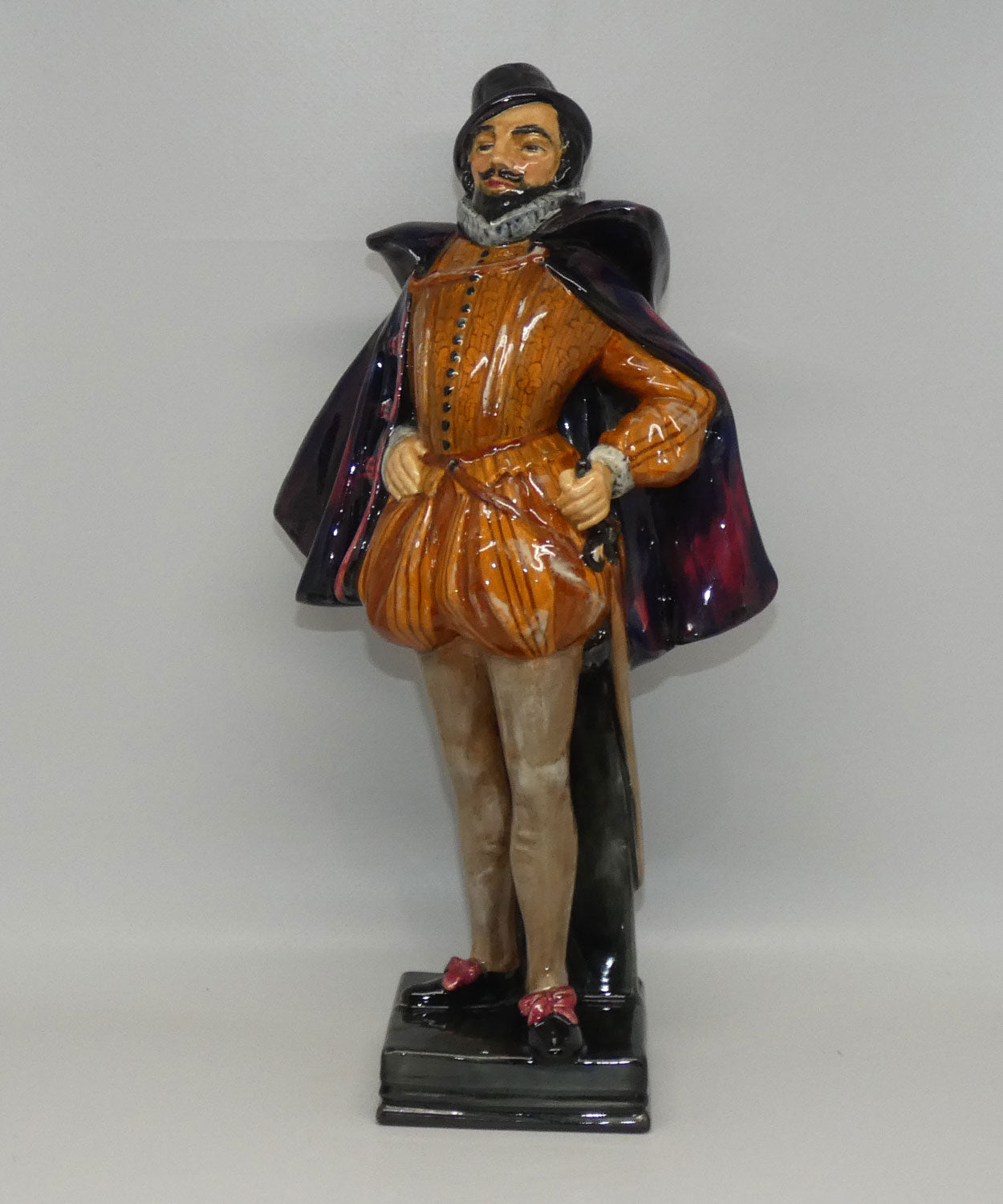 hn1751-royal-doulton-figure-sir-walter-raleigh