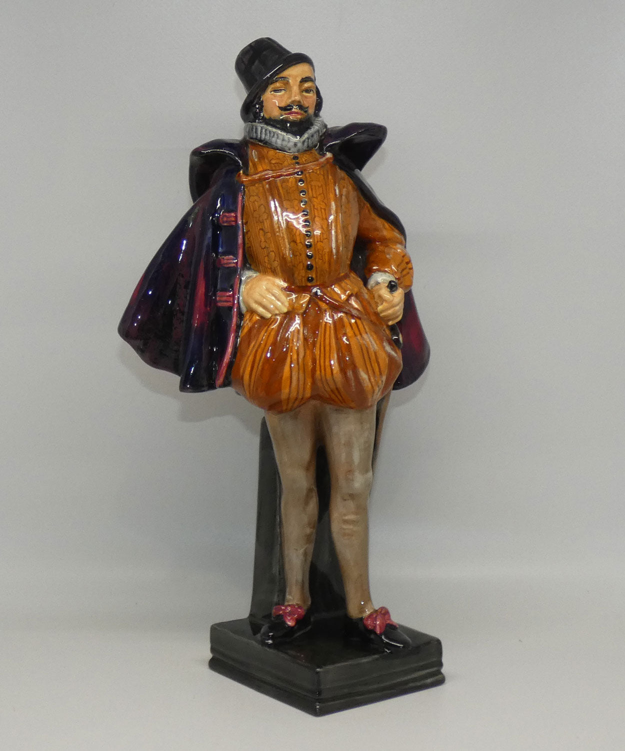 hn1751-royal-doulton-figure-sir-walter-raleigh