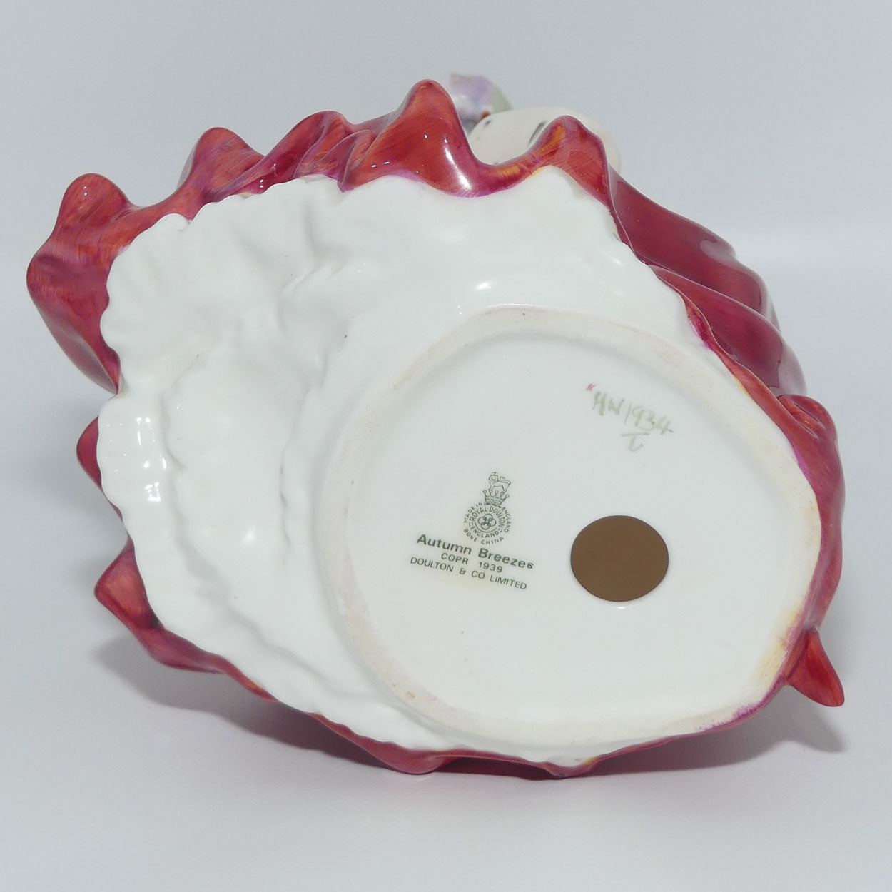 HN1934 Royal Doulton figurine Autumn Breezes | Red