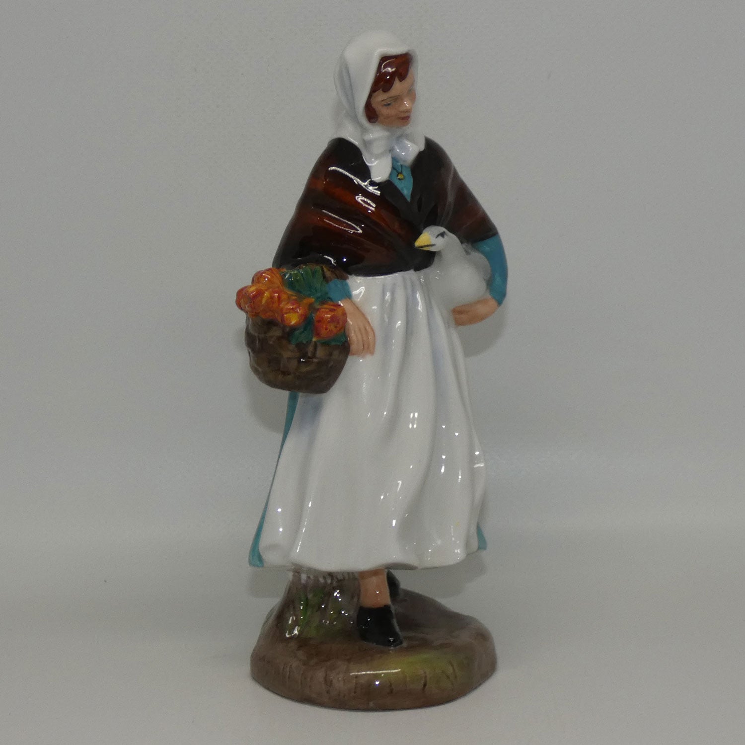 hn1991-royal-doulton-figure-a-country-lass