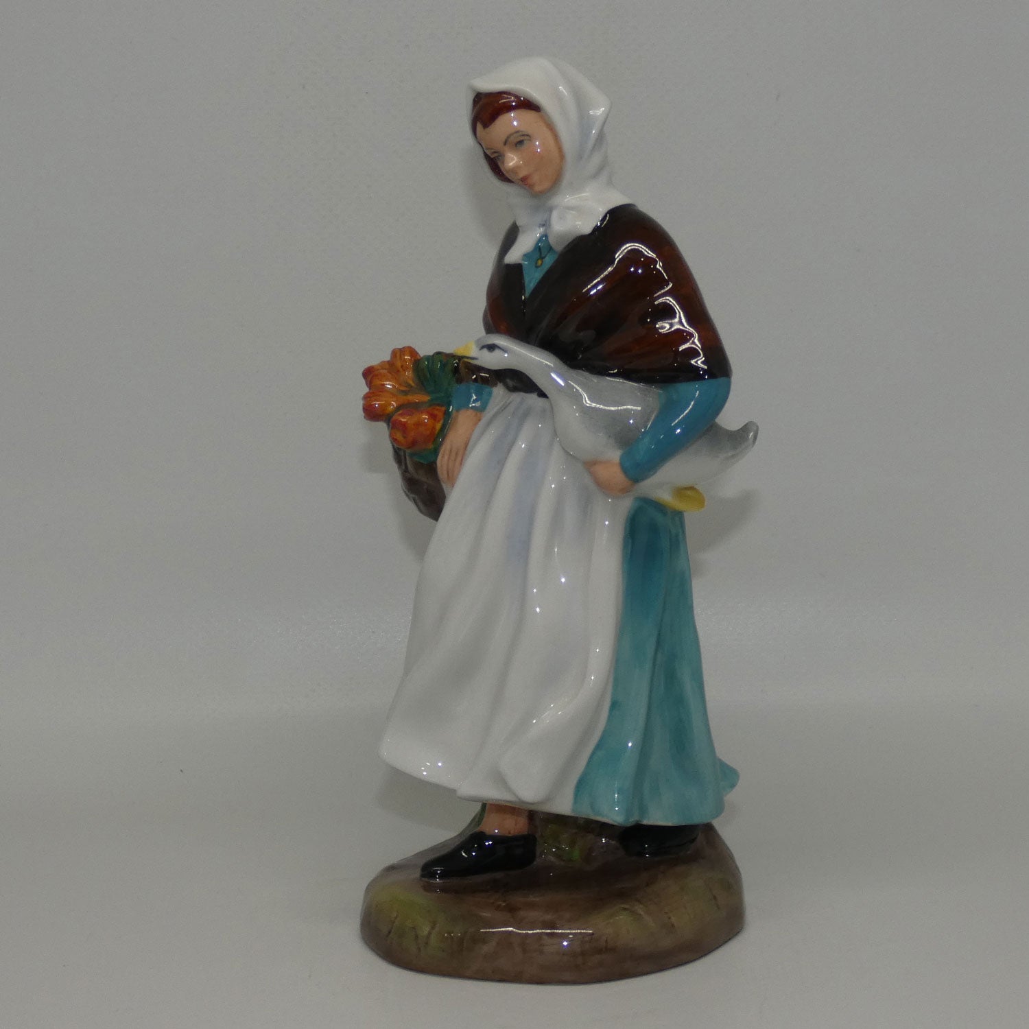 hn1991-royal-doulton-figure-a-country-lass