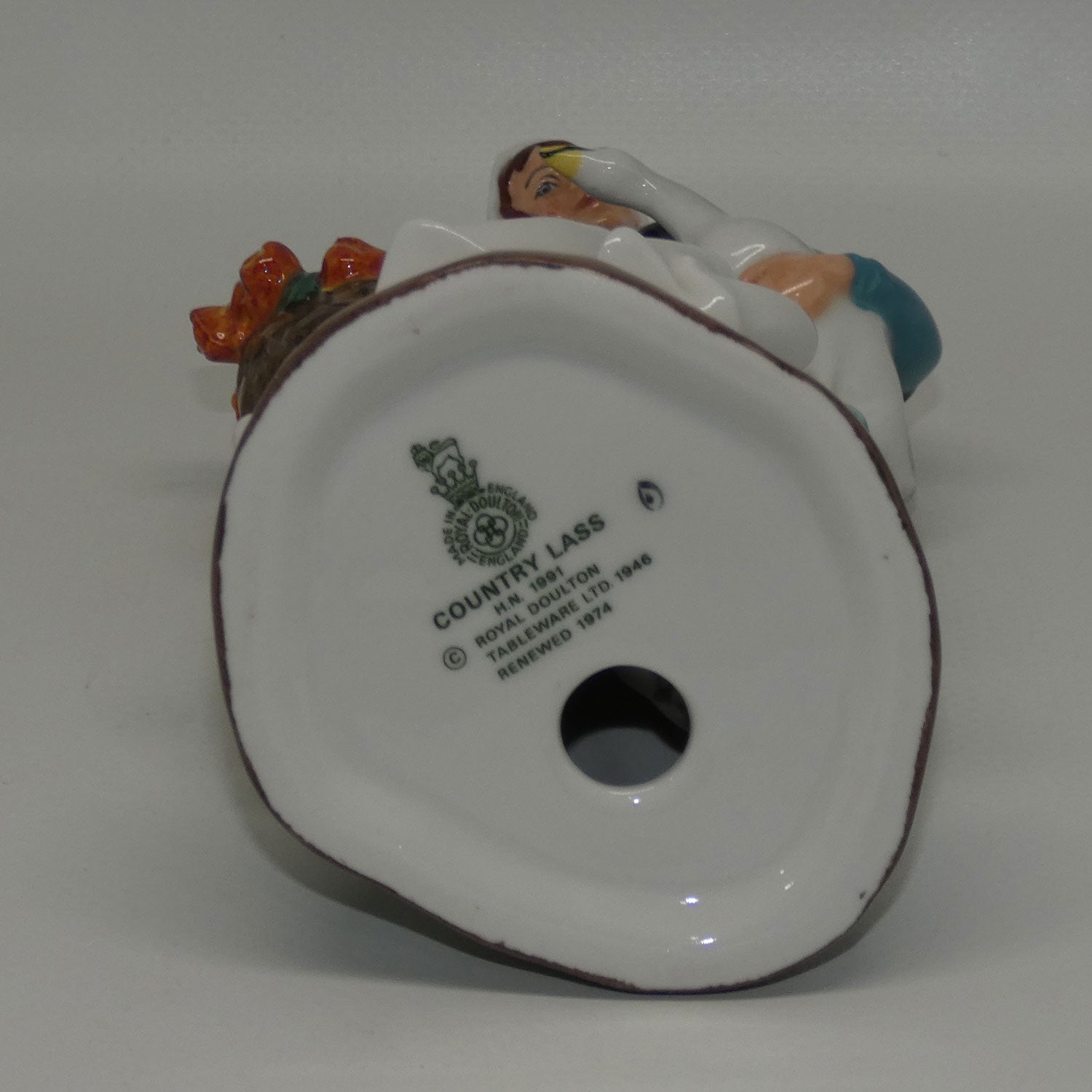 hn1991-royal-doulton-figure-a-country-lass