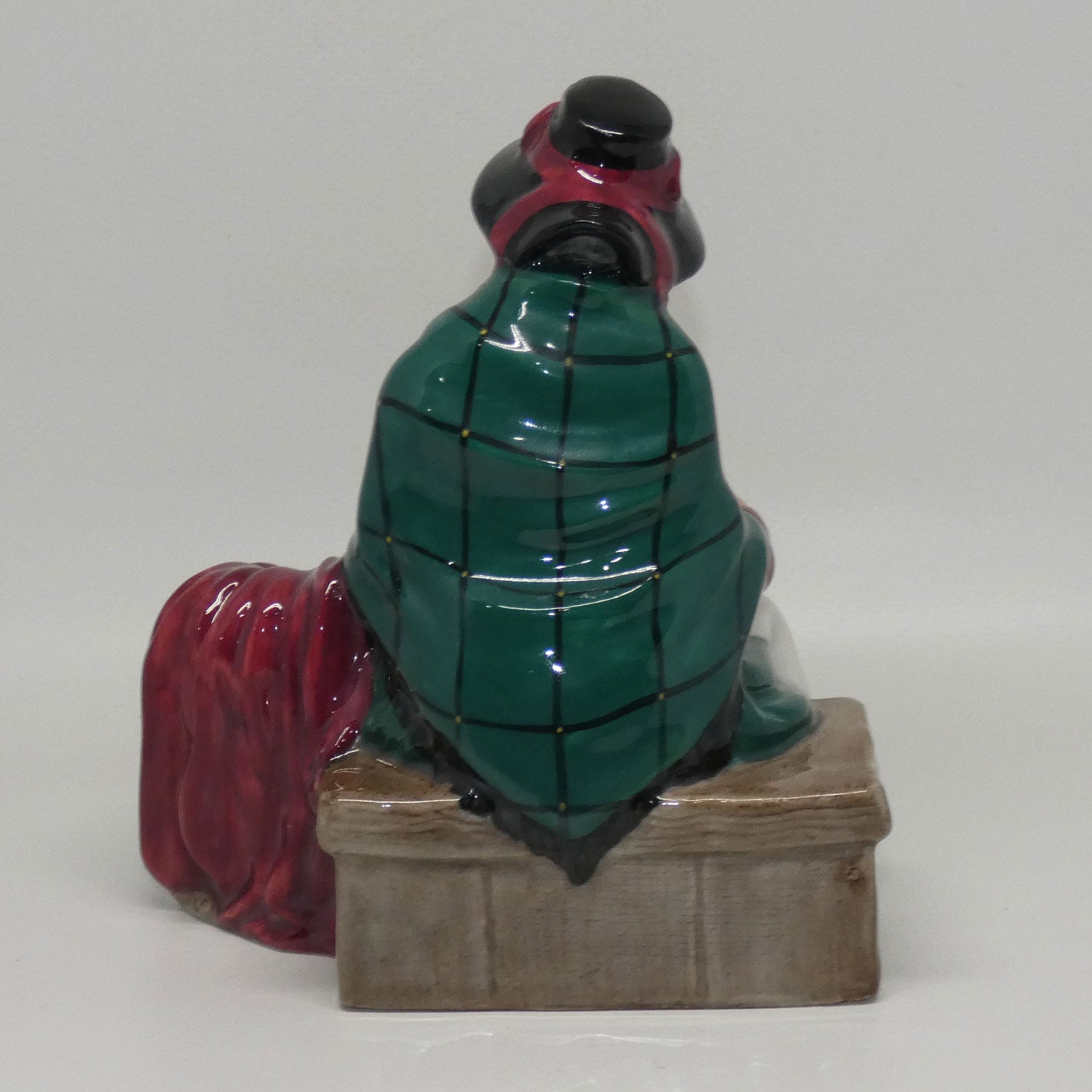 hn2017-royal-doulton-figure-silks-and-ribbons