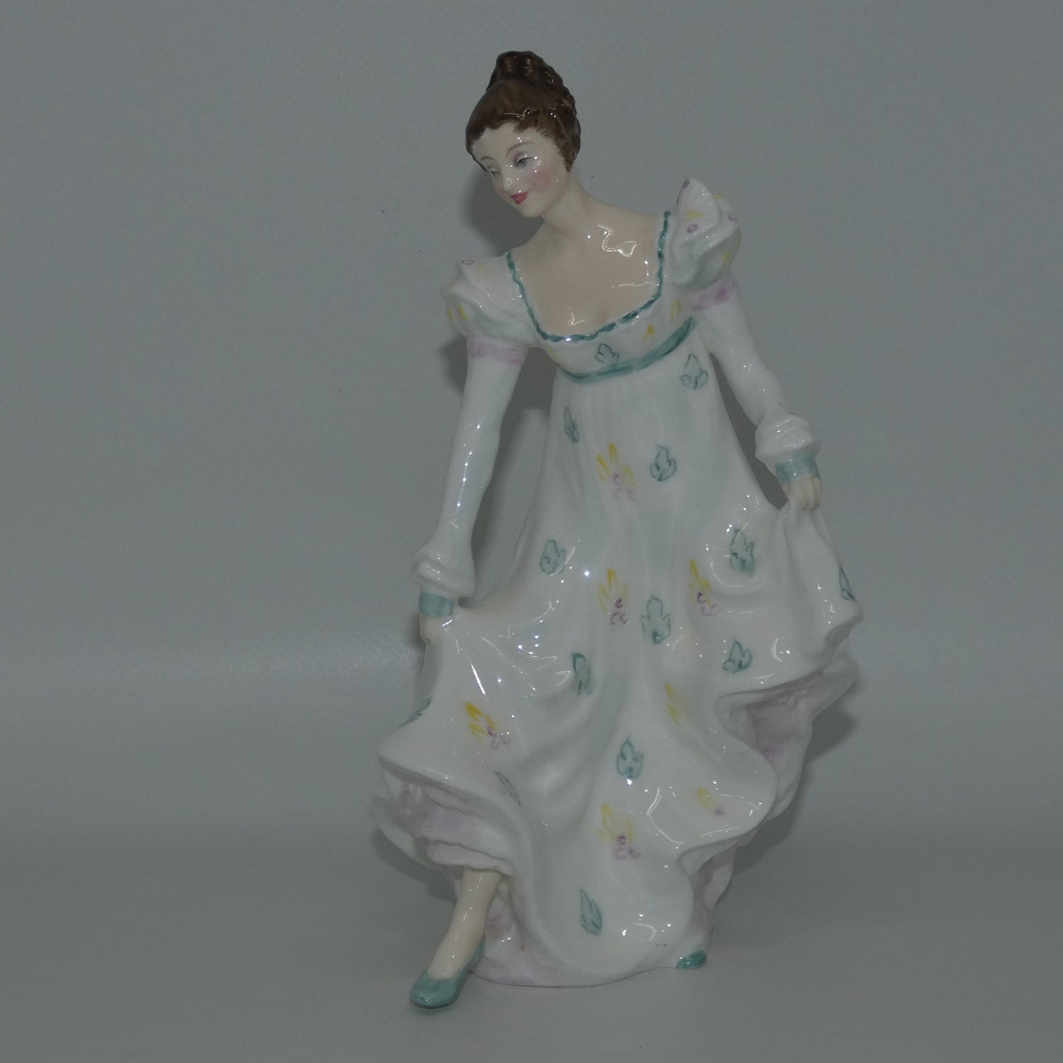 hn2019-royal-doulton-figure-minuet-white