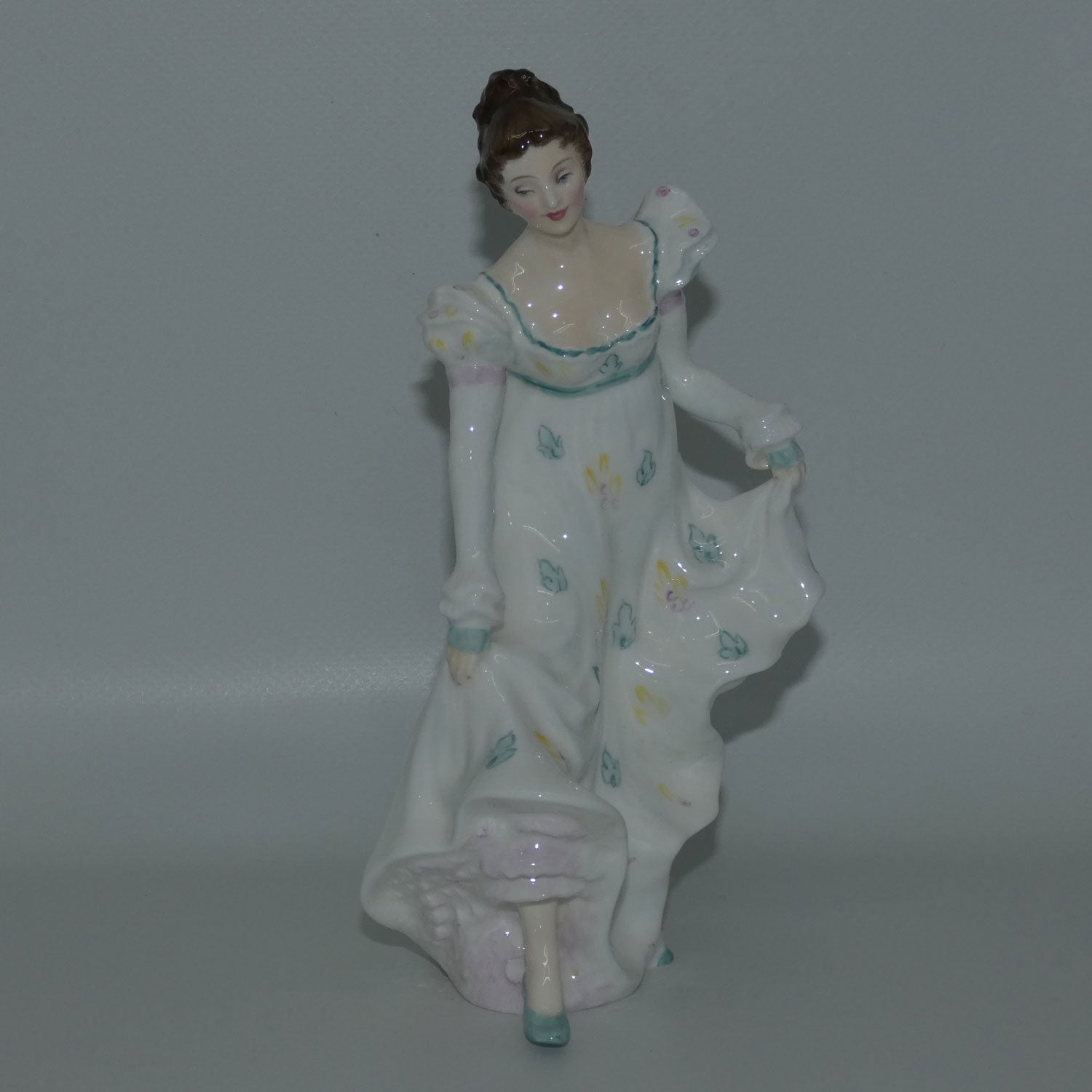 hn2019-royal-doulton-figure-minuet-white