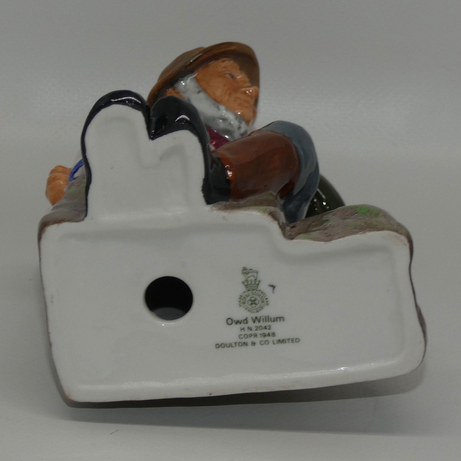 hn2042-royal-doulton-figure-owd-willum