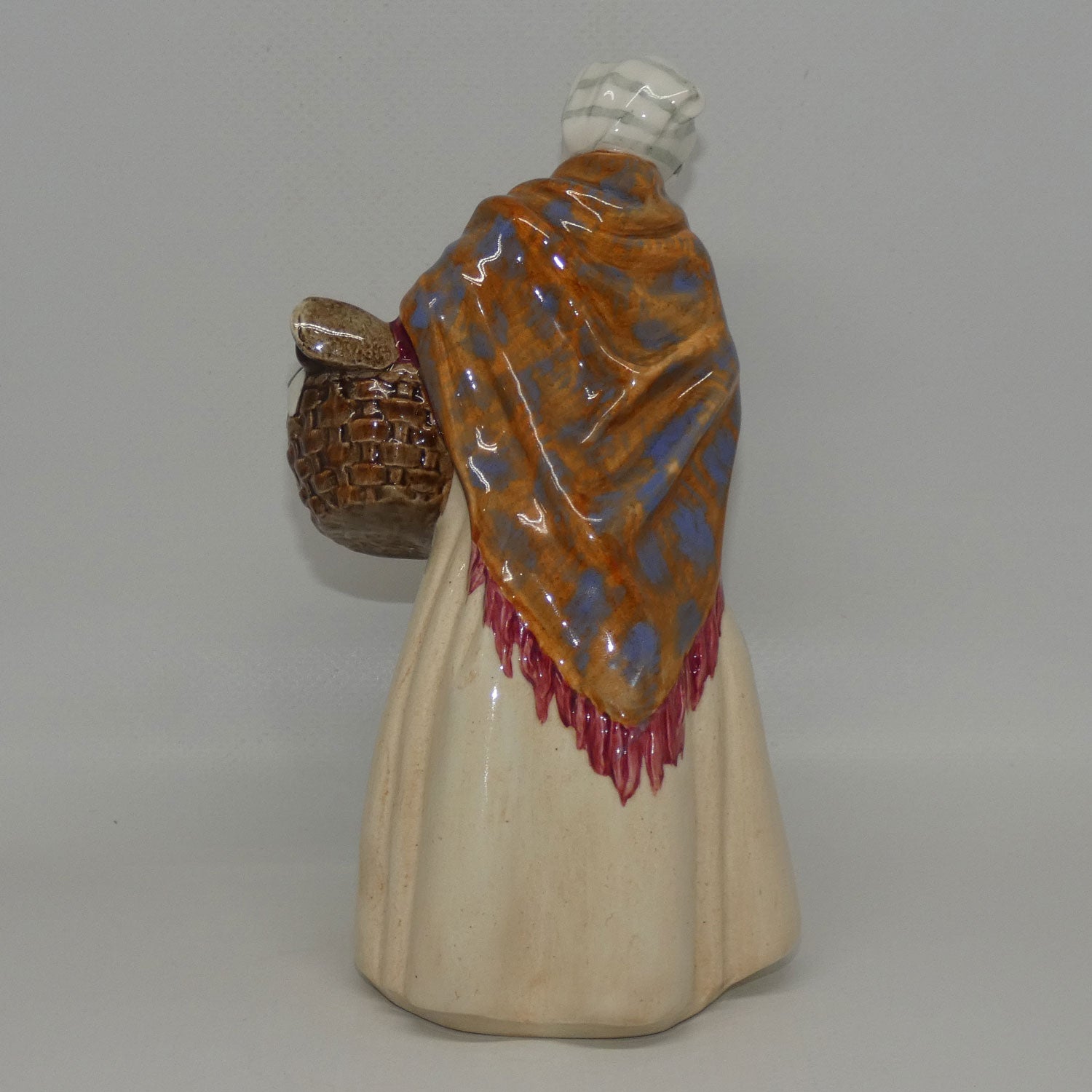 hn2052a-royal-doulton-figure-grandma