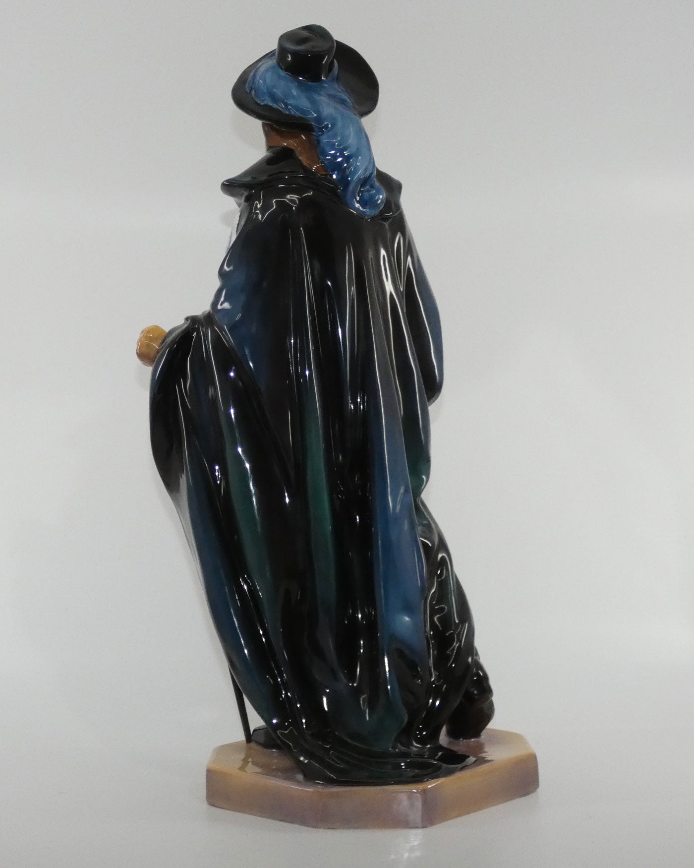 hn2084-royal-doulton-figure-king-charles