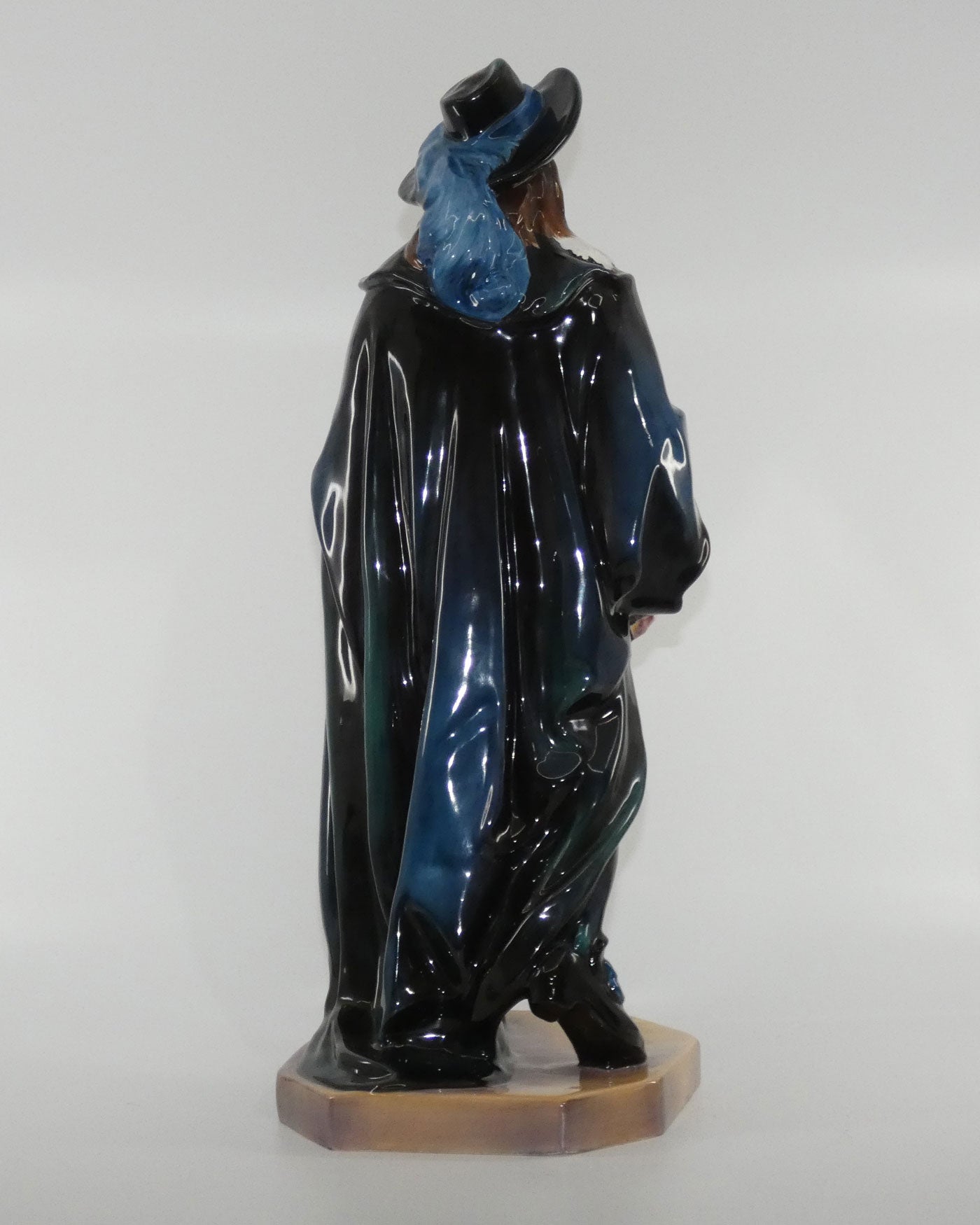 hn2084-royal-doulton-figure-king-charles