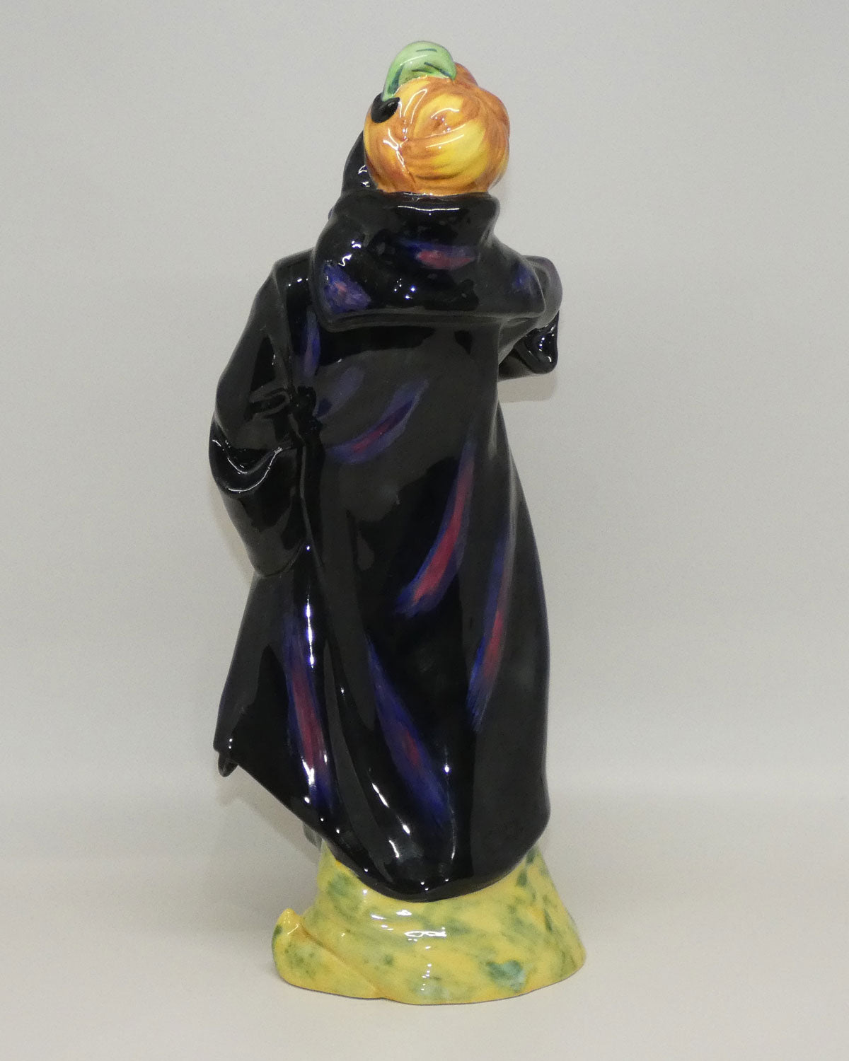 hn2105-royal-doulton-figure-bluebeard