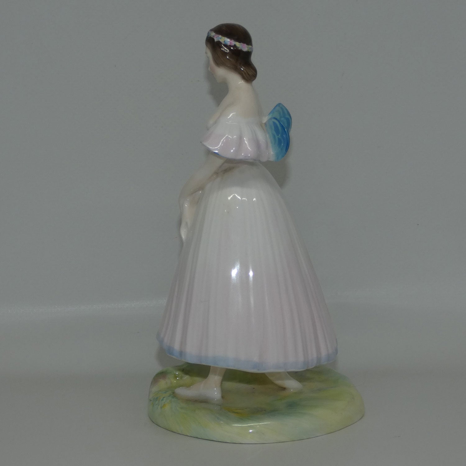 hn2138-royal-doulton-figure-la-sylphide