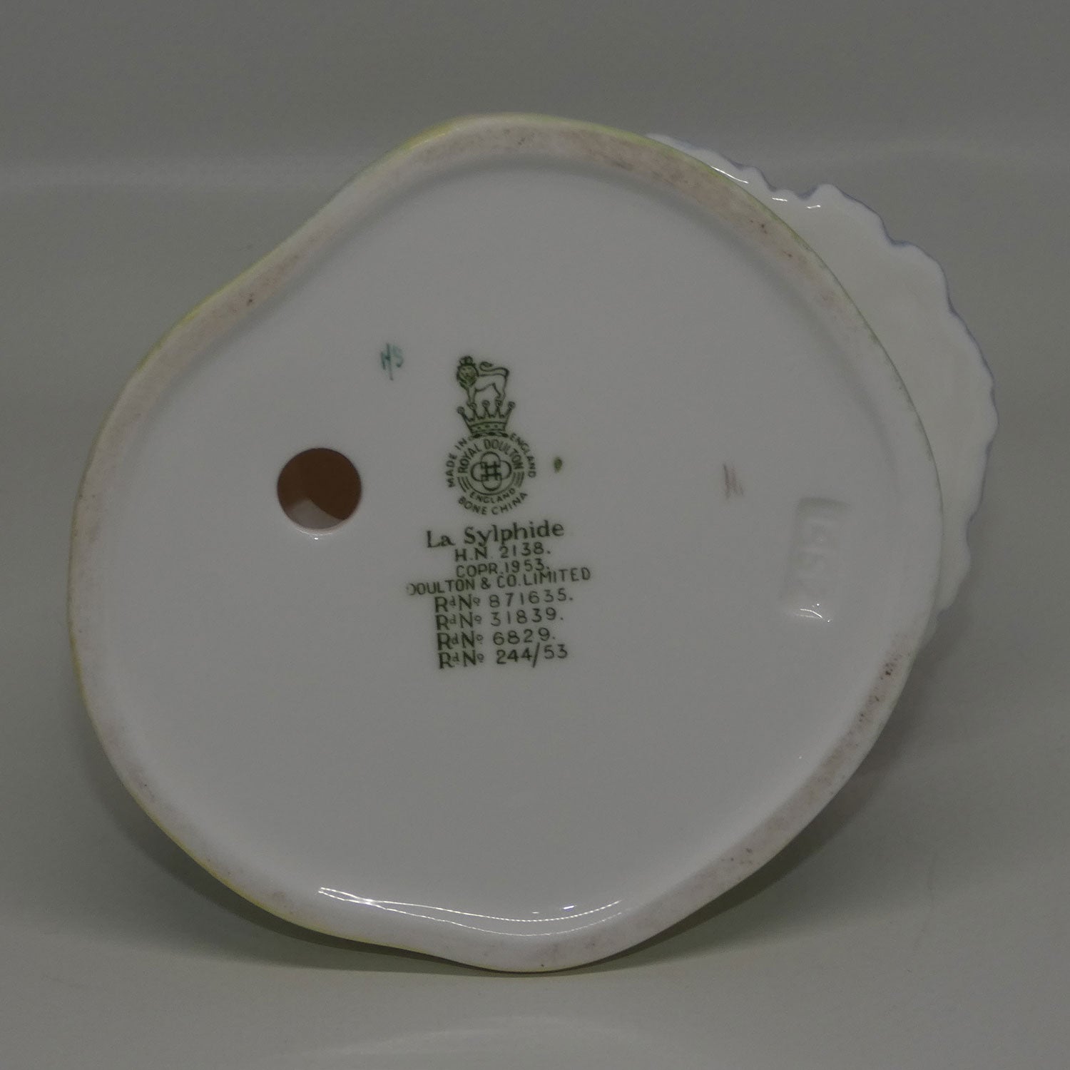 hn2138-royal-doulton-figure-la-sylphide