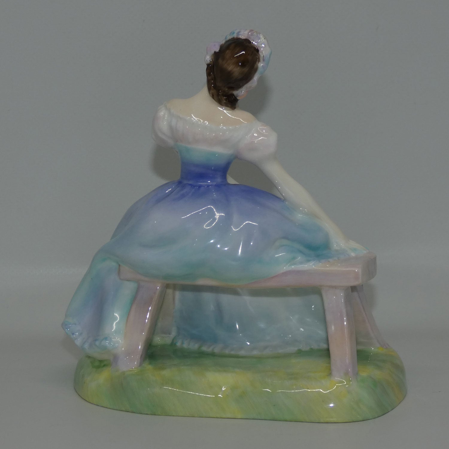 hn2139-royal-doulton-figure-giselle