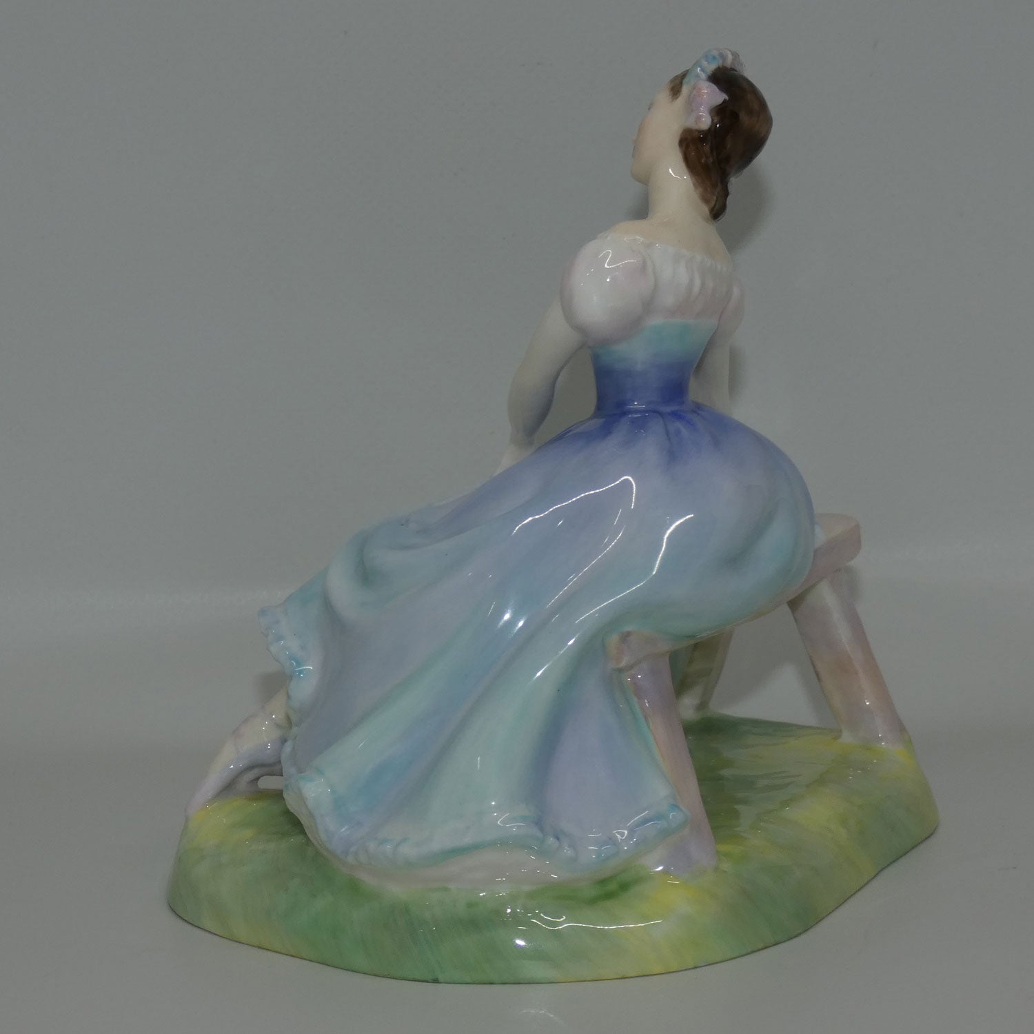 hn2139-royal-doulton-figure-giselle