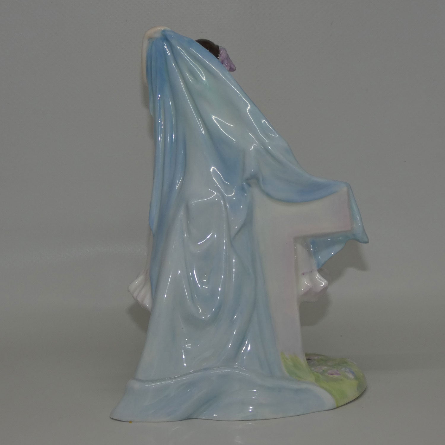 hn2140-royal-doulton-figure-giselle-the-forest-glade