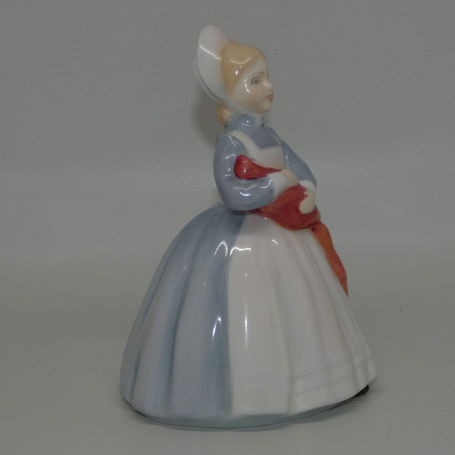 hn2142-royal-doulton-figure-rag-doll