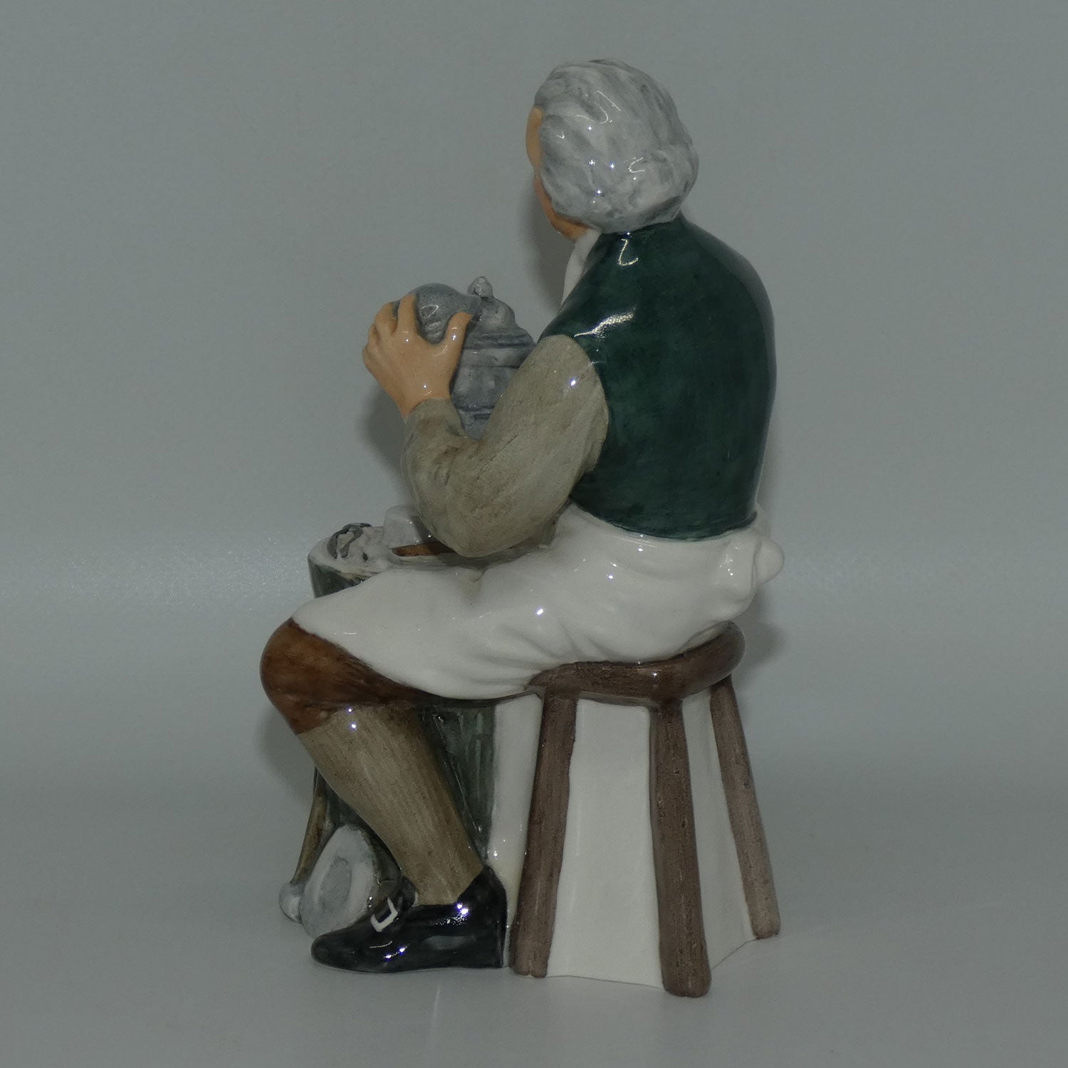 hn2146-royal-doulton-figure-the-tinsmith