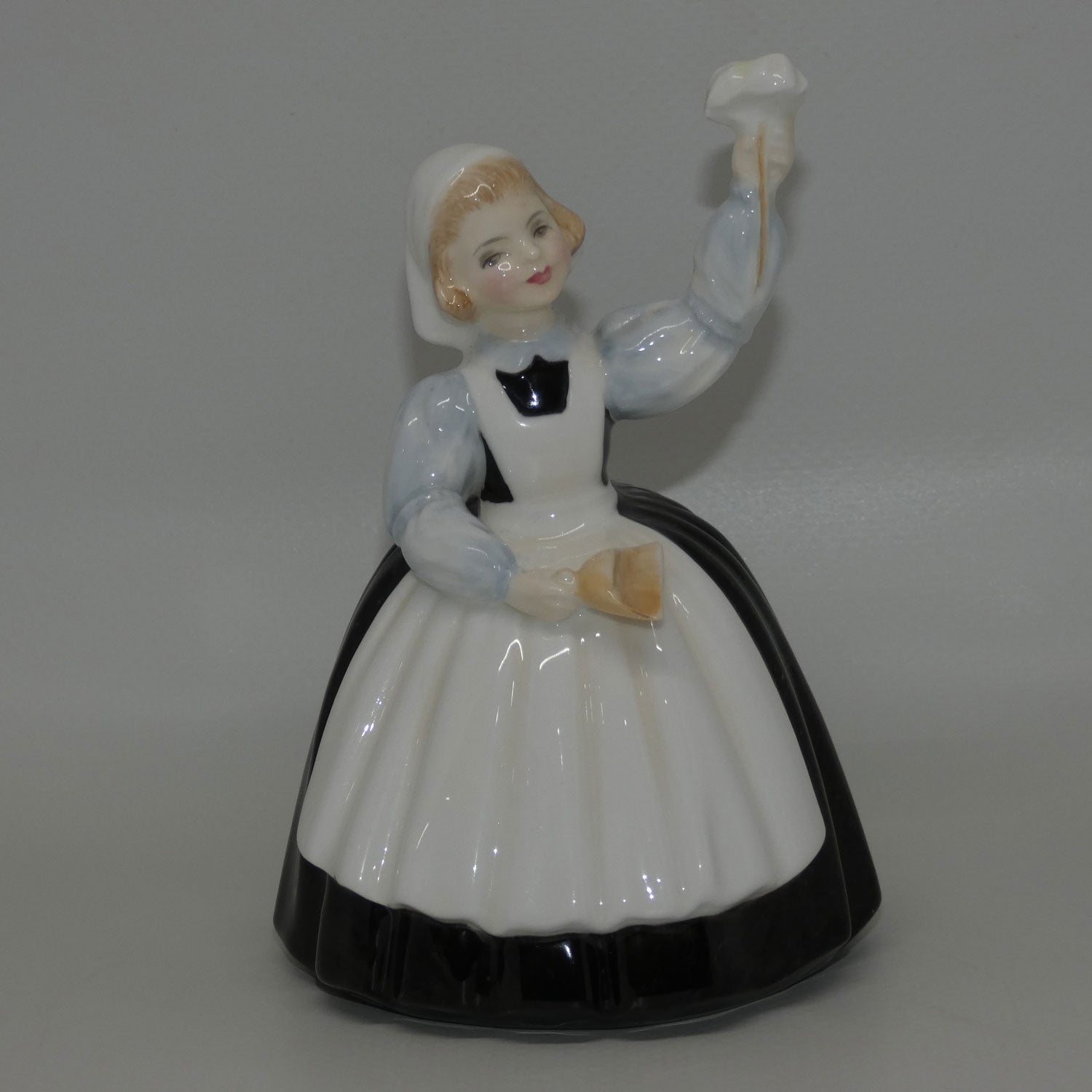 hn2151-royal-doulton-figure-mothers-help