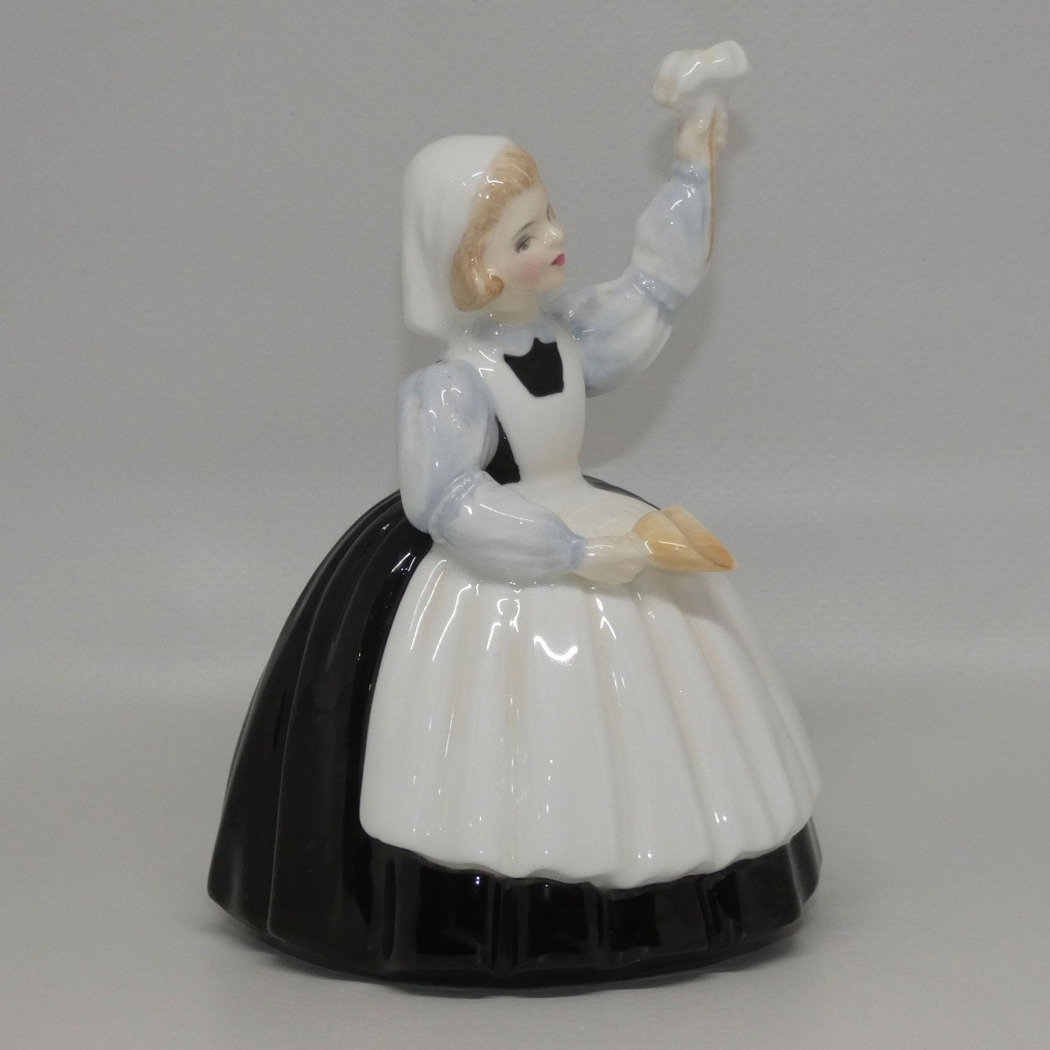 hn2151-royal-doulton-figure-mothers-help