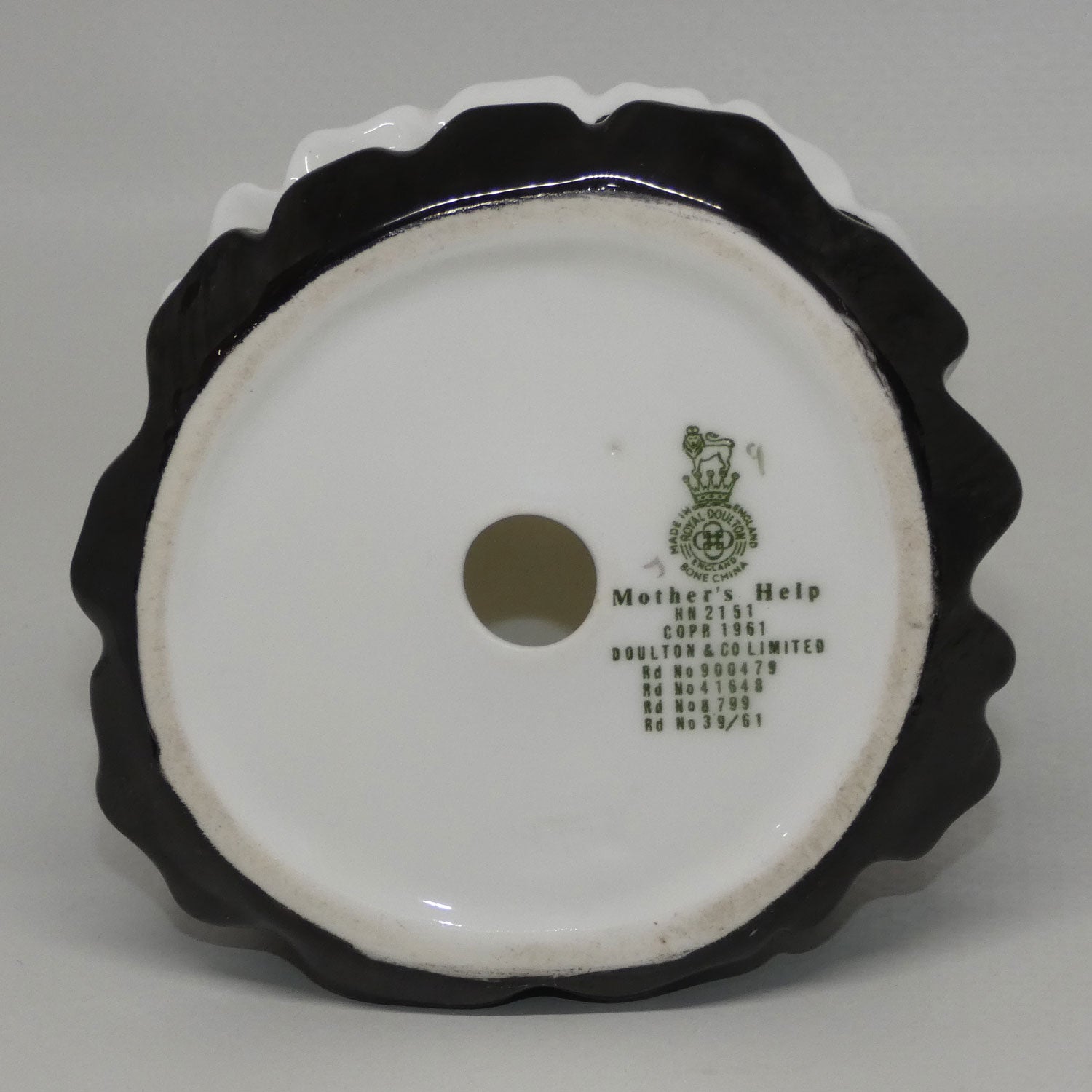 hn2151-royal-doulton-figure-mothers-help