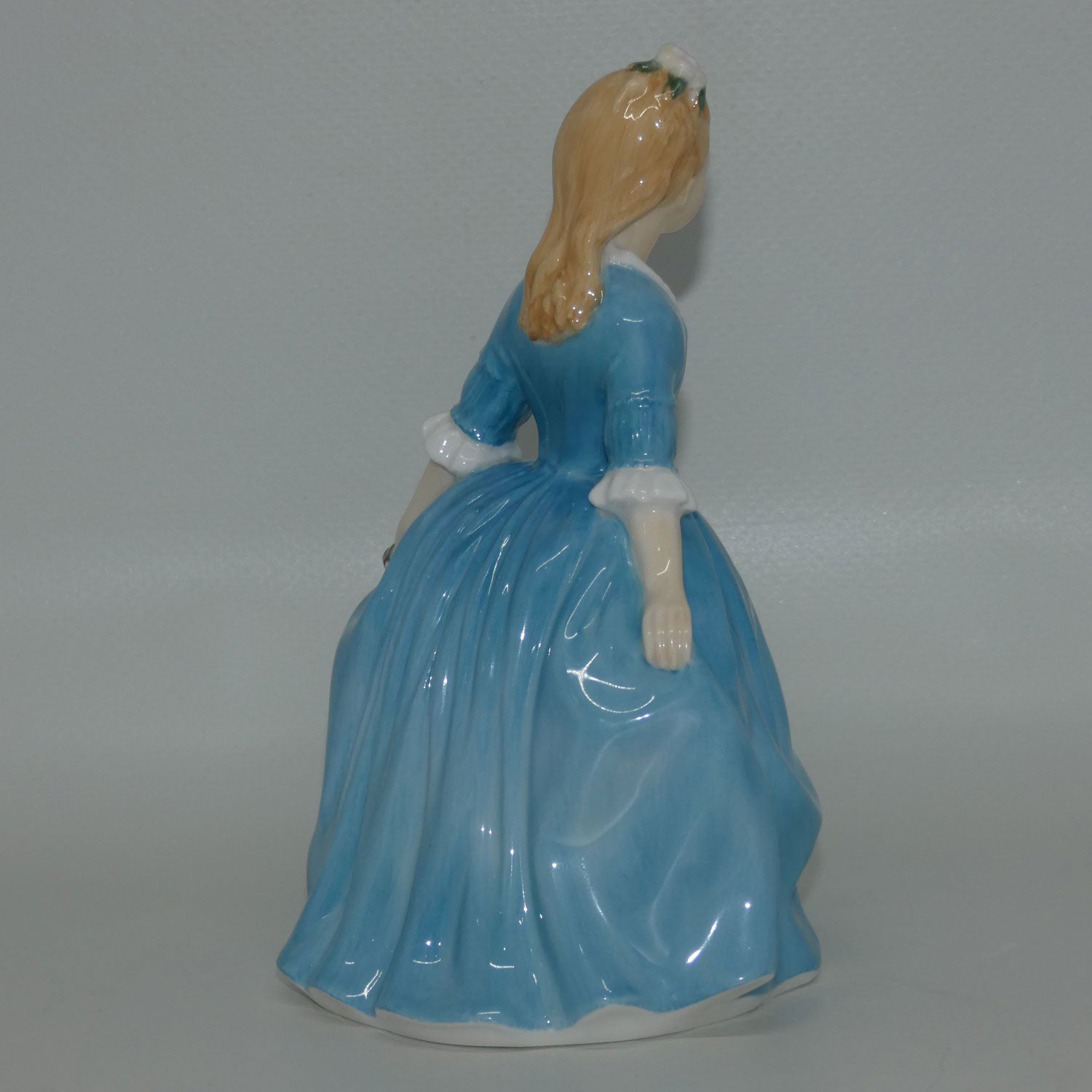 hn2154-royal-doulton-figure-a-child-from-williamsburg