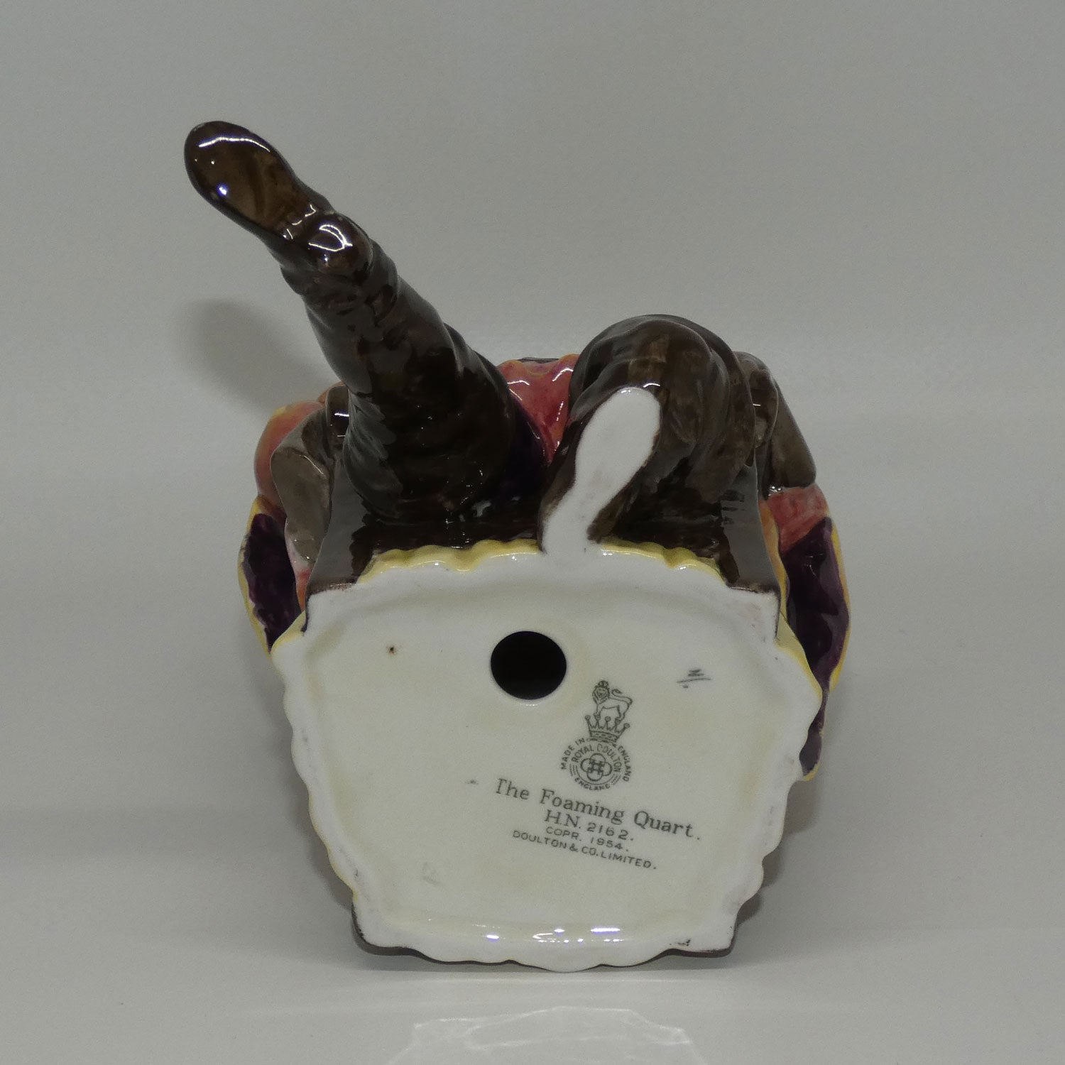hn2162-royal-doulton-figure-the-foaming-quart