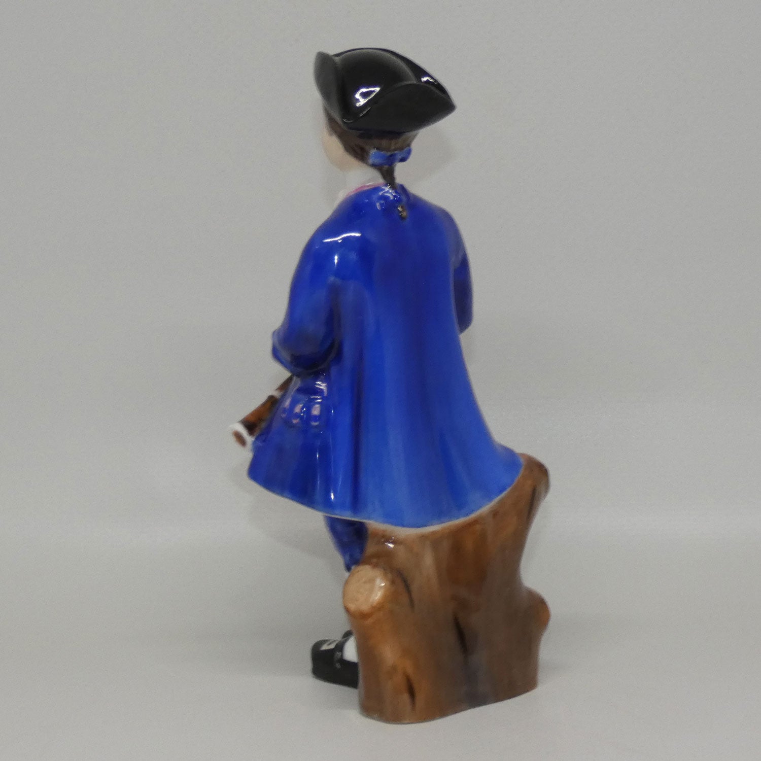 hn2183-royal-doulton-figure-boy-from-williamsburg