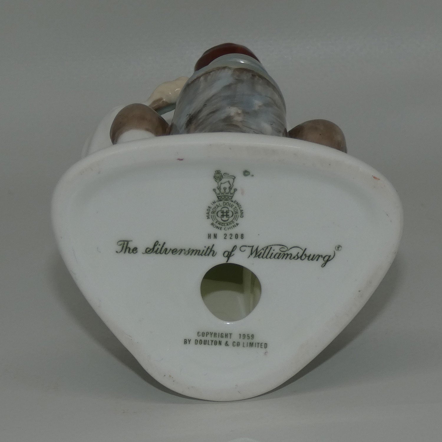 hn2208-royal-doulton-figure-silversmith-of-williamsburg