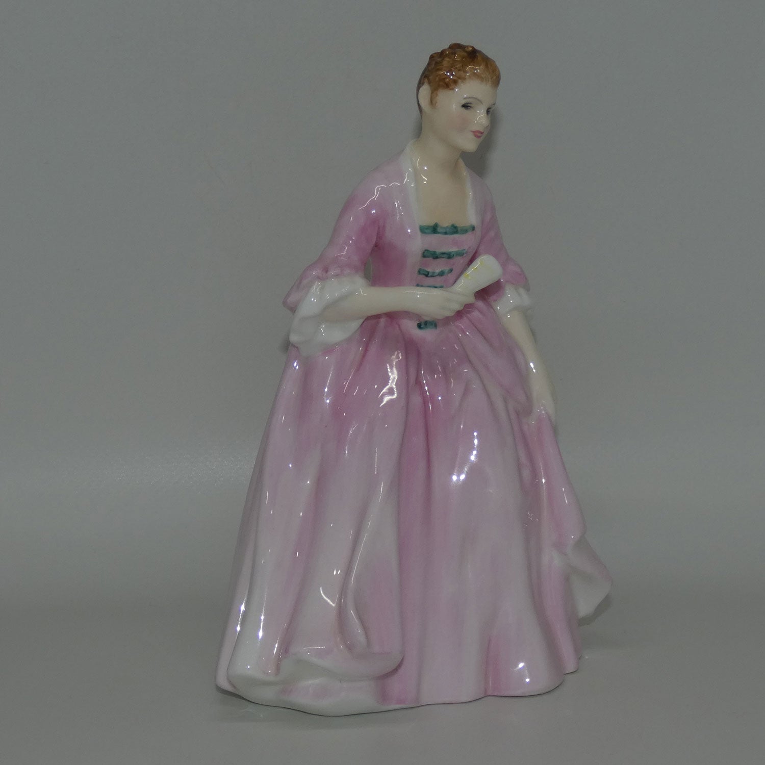 hn2209-royal-doulton-figure-hostess-of-williamsburg