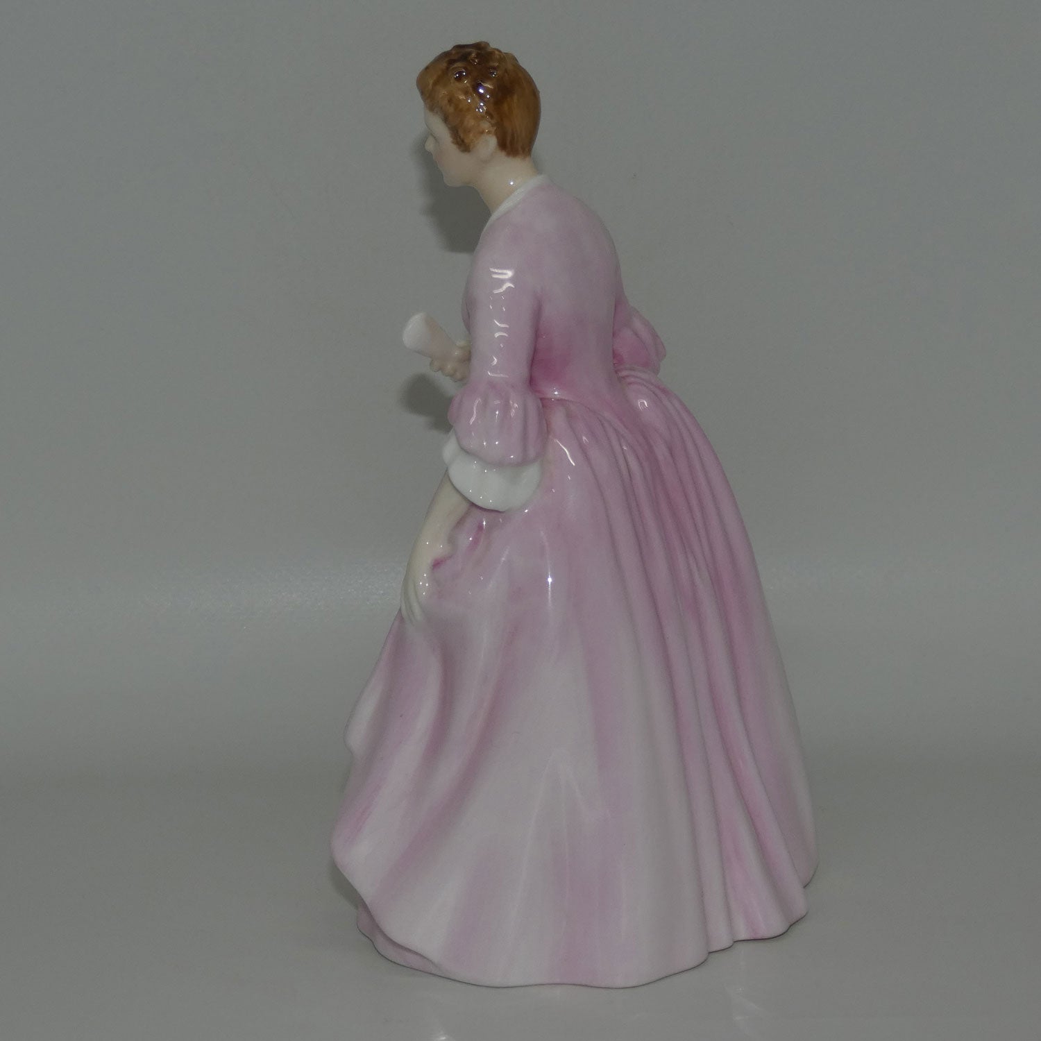 hn2209-royal-doulton-figure-hostess-of-williamsburg