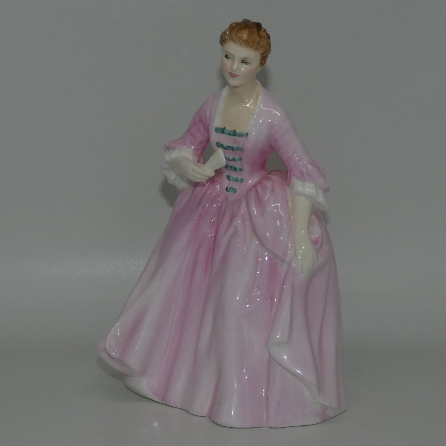 hn2209-royal-doulton-figure-hostess-of-williamsburg