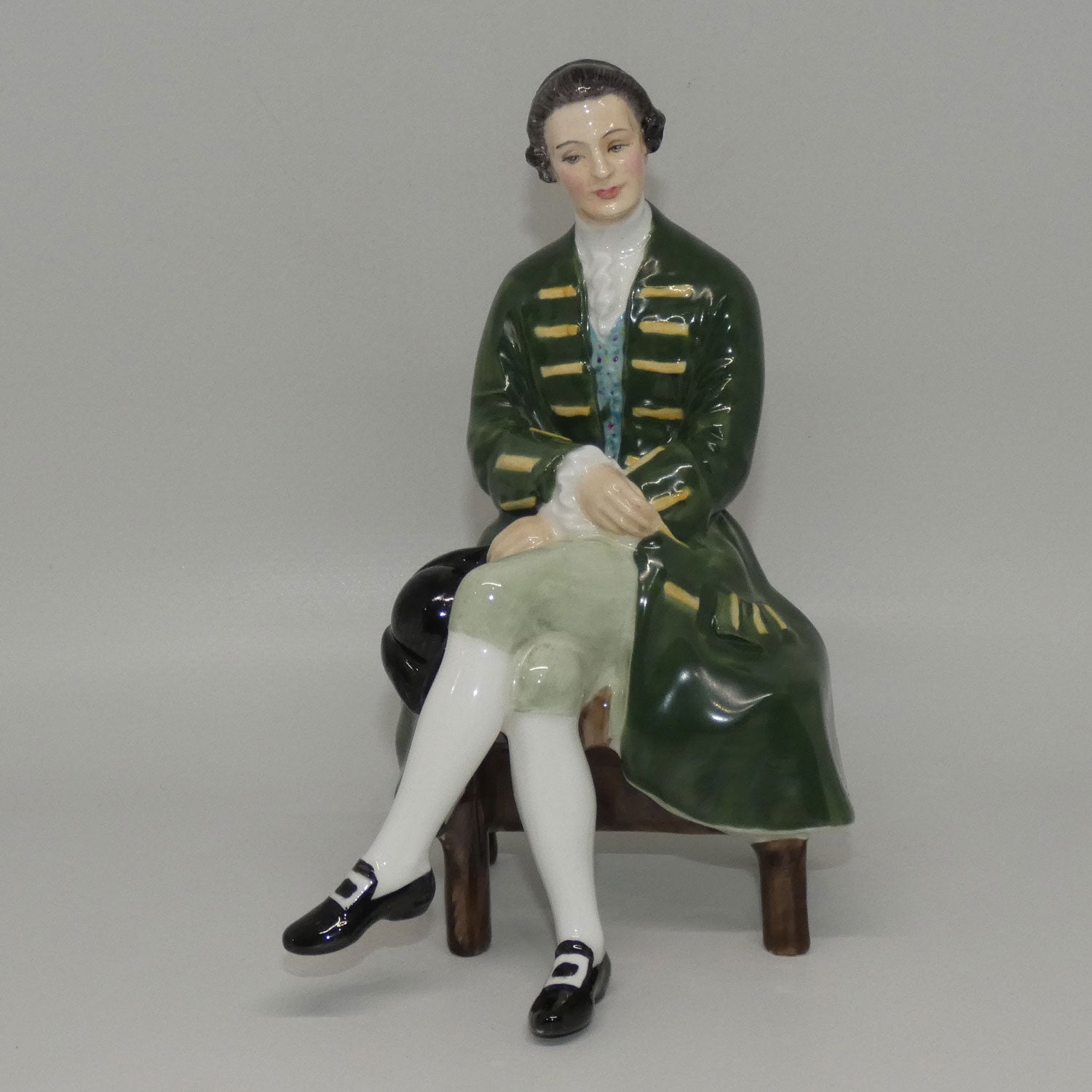 hn2227-royal-doulton-figure-gentleman-from-williamsburg