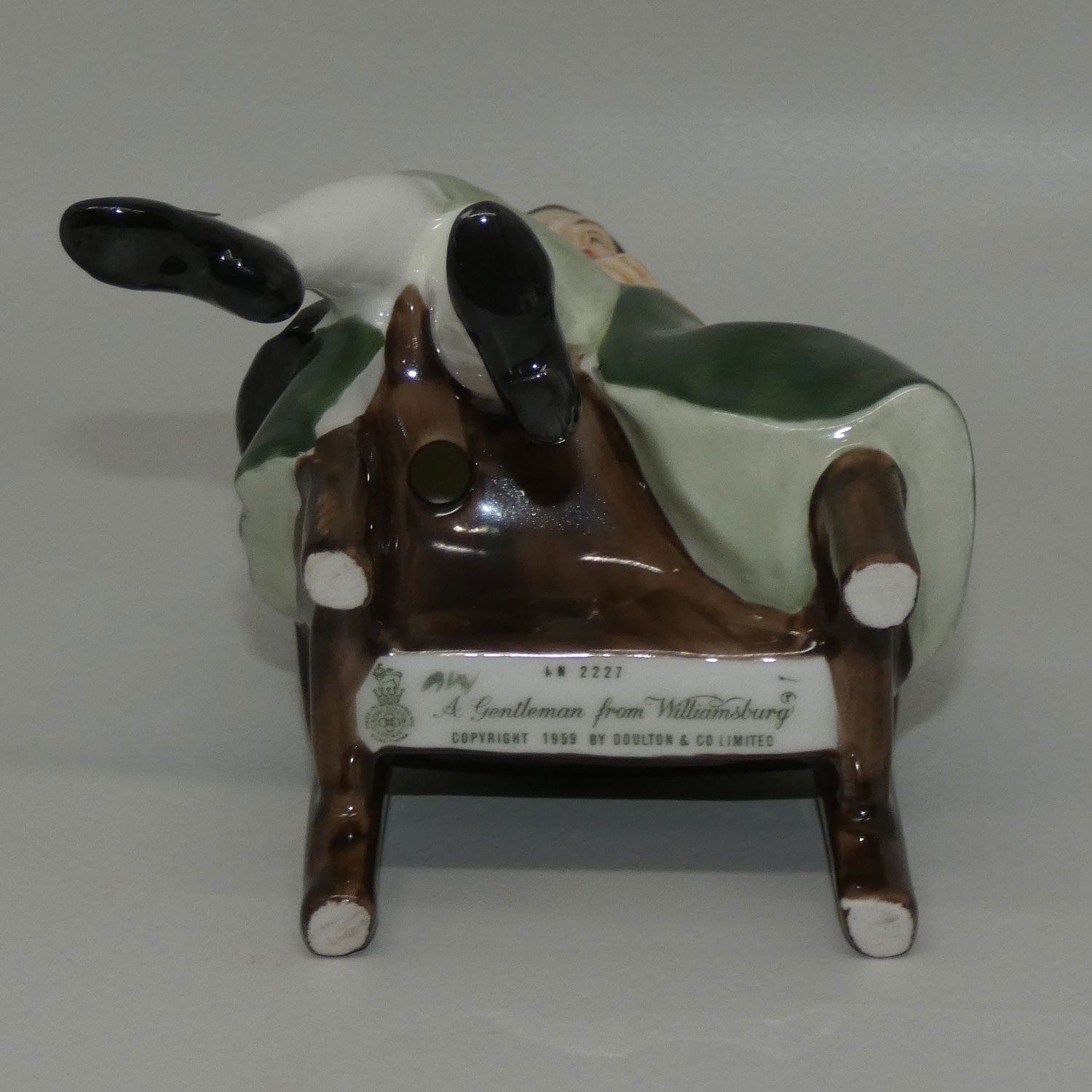 hn2227-royal-doulton-figure-gentleman-from-williamsburg