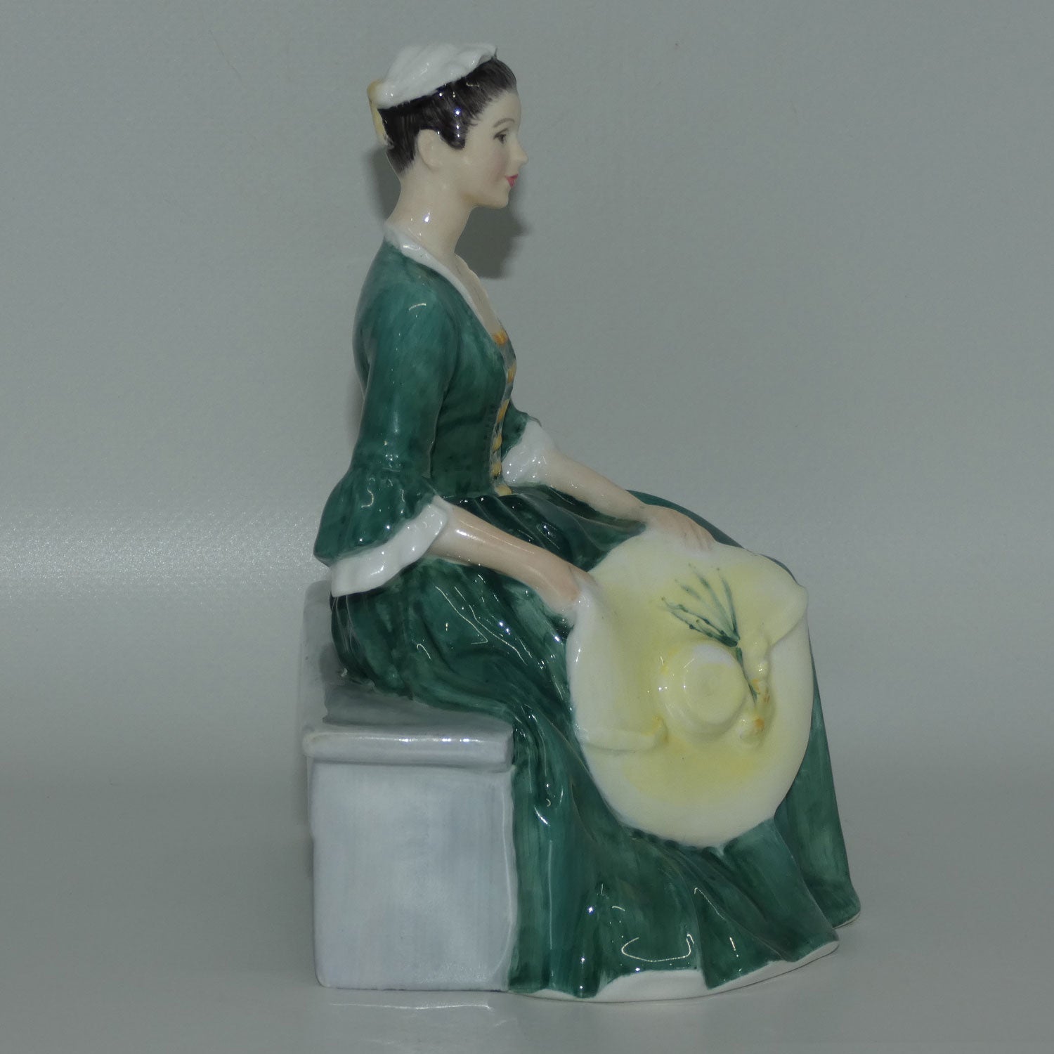 hn2228-royal-doulton-figure-lady-from-williamsburg