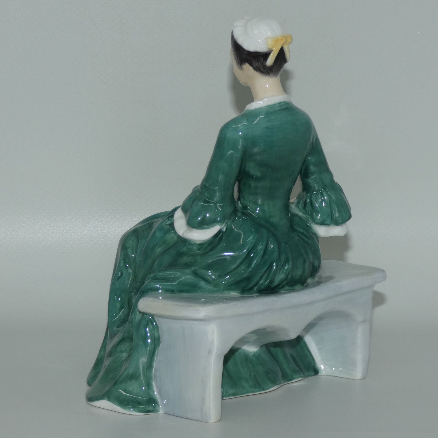 hn2228-royal-doulton-figure-lady-from-williamsburg