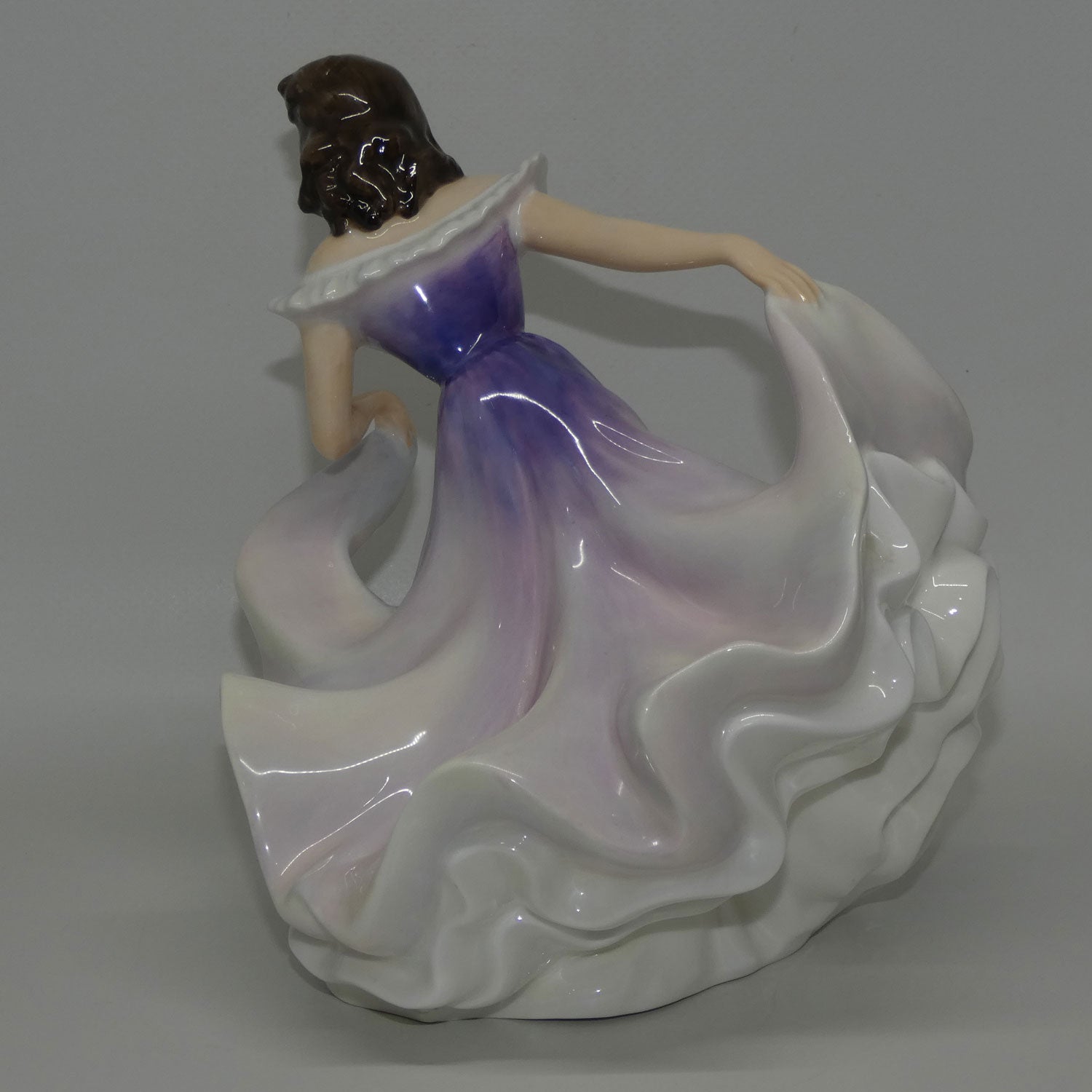 hn2230-royal-doulton-figure-a-gypsy-dance