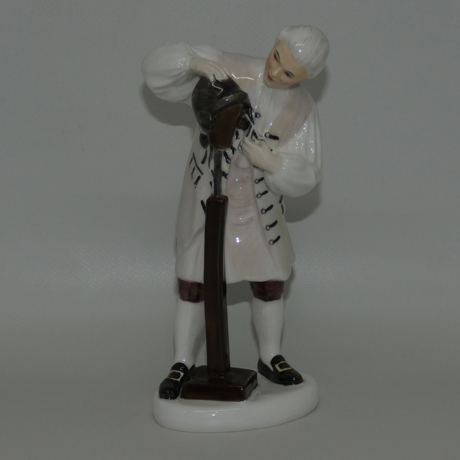 HN2239 Royal Doulton figure Wigmaker of Williamsburg