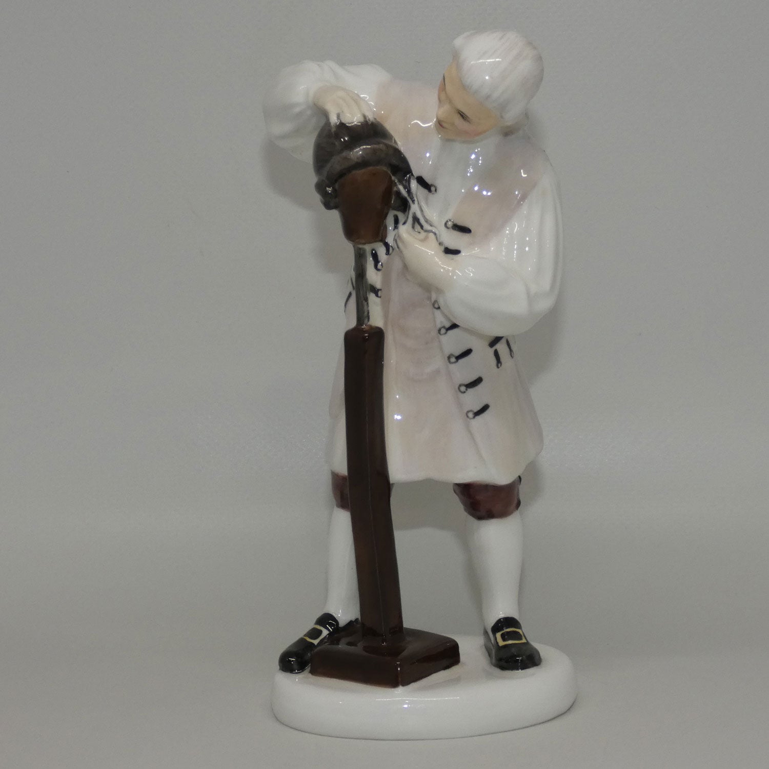 HN2239 Royal Doulton figure Wigmaker of Williamsburg