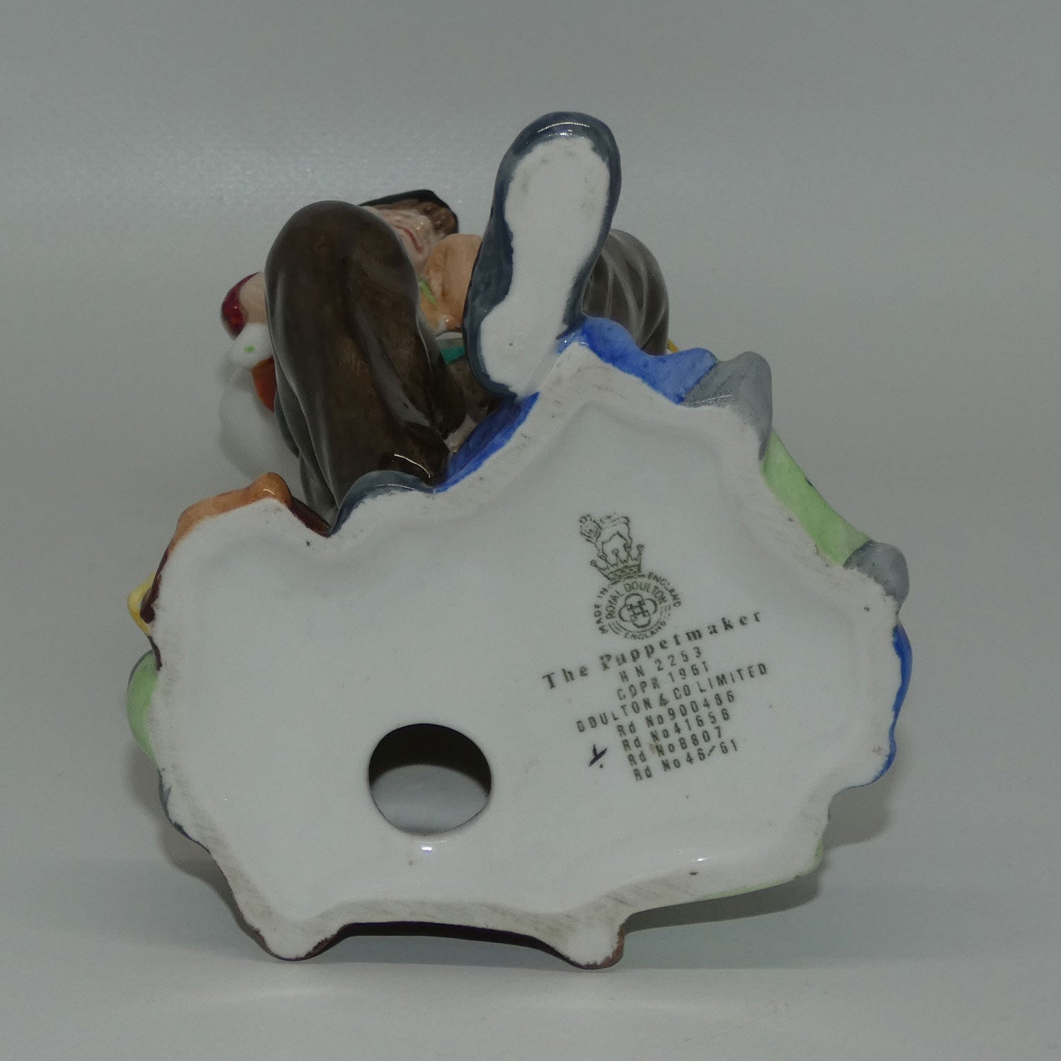 hn2253-royal-doulton-figure-the-puppetmaker