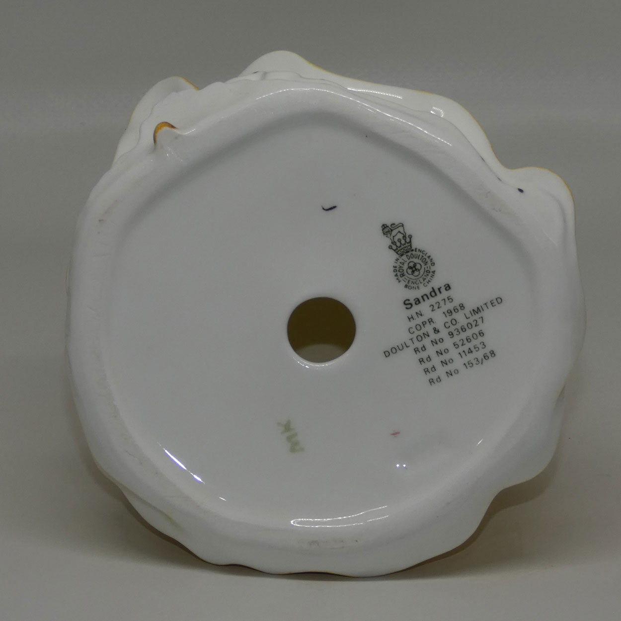 hn2275-royal-doulton-figure-sandra-gold